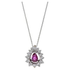 Colgante de oro blanco de 14 quilates con forma de pera, rubí y diamantes