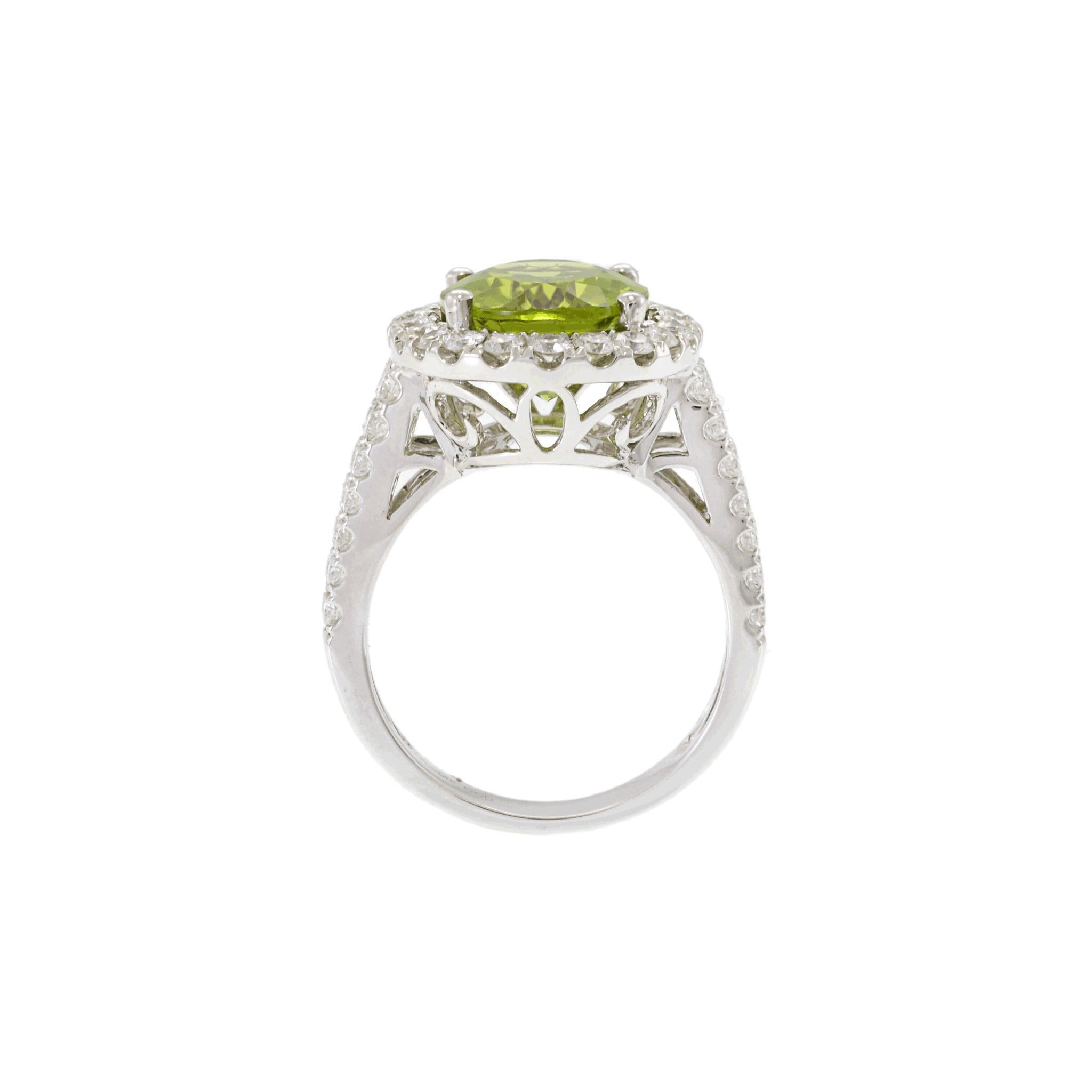 14KT White Gold Peridot and Diamond Ring In New Condition For Sale In New York, NY