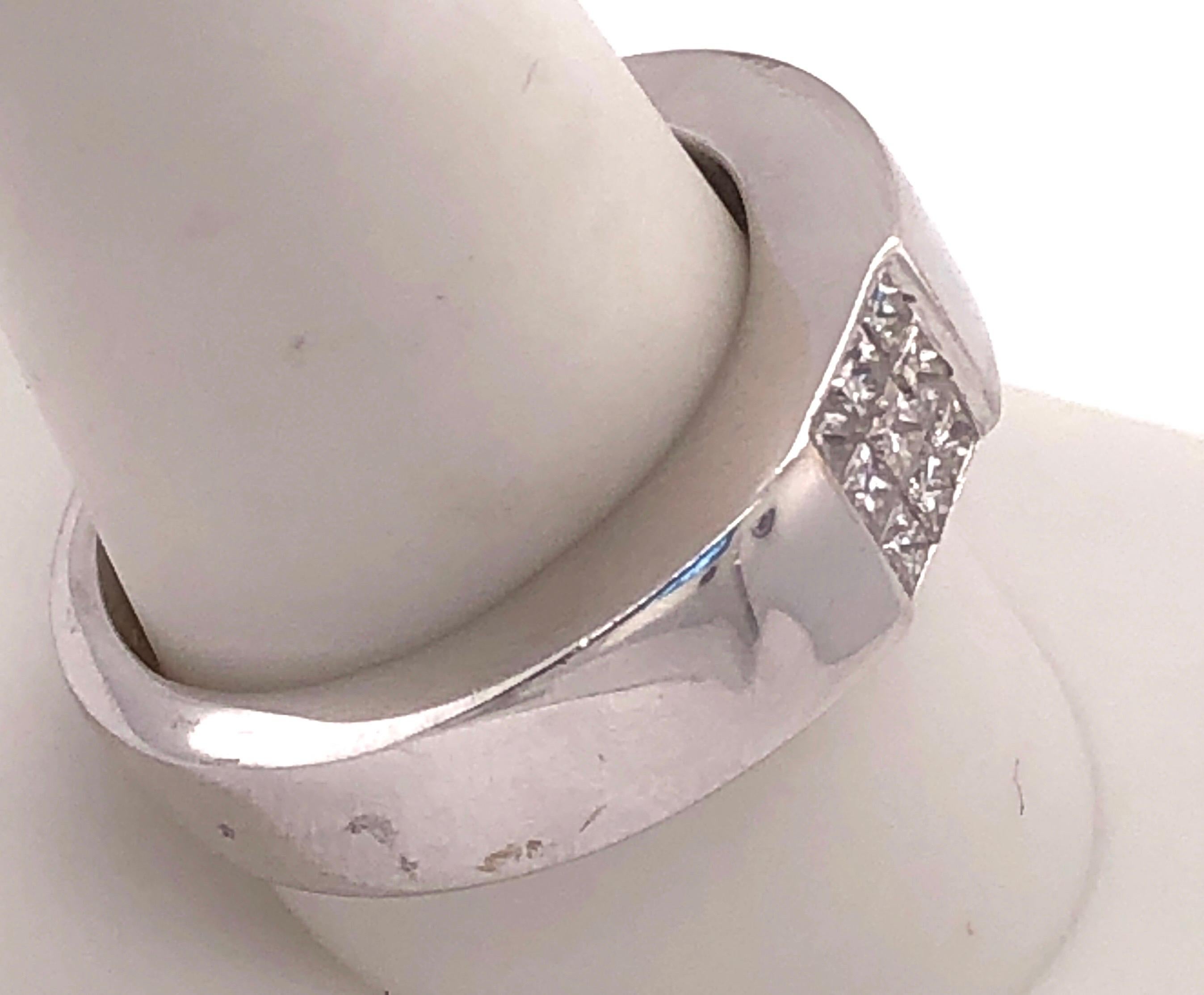 Bague ou alliance en or blanc 14 carats avec grappe de 9 diamants en vente 2