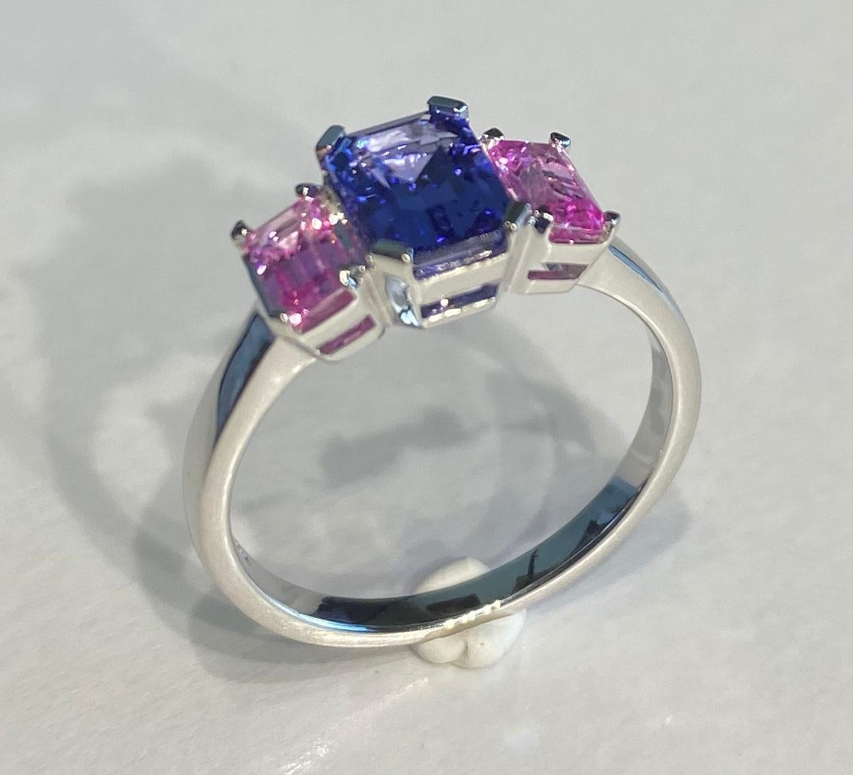 Ring aus 14 Karat Weißgold mit Tansanit und rosa Saphir im Angebot 6