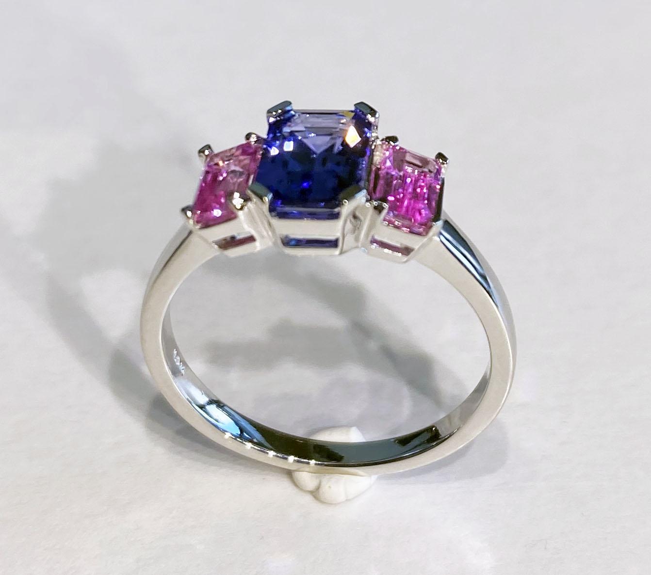 Ring aus 14 Karat Weißgold mit Tansanit und rosa Saphir im Angebot 7