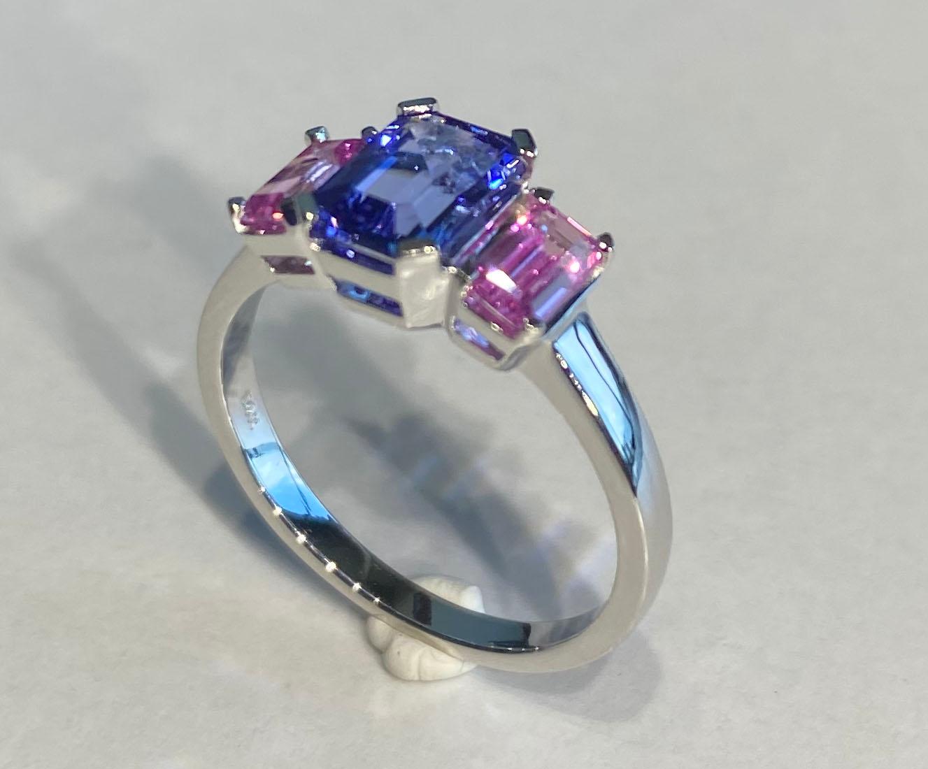 Ring aus 14 Karat Weißgold mit Tansanit und rosa Saphir im Angebot 8