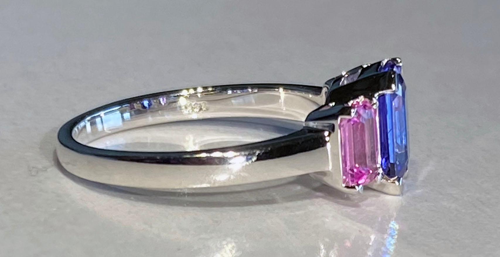 Ring aus 14 Karat Weißgold mit Tansanit und rosa Saphir im Zustand „Neu“ im Angebot in Seattle, WA
