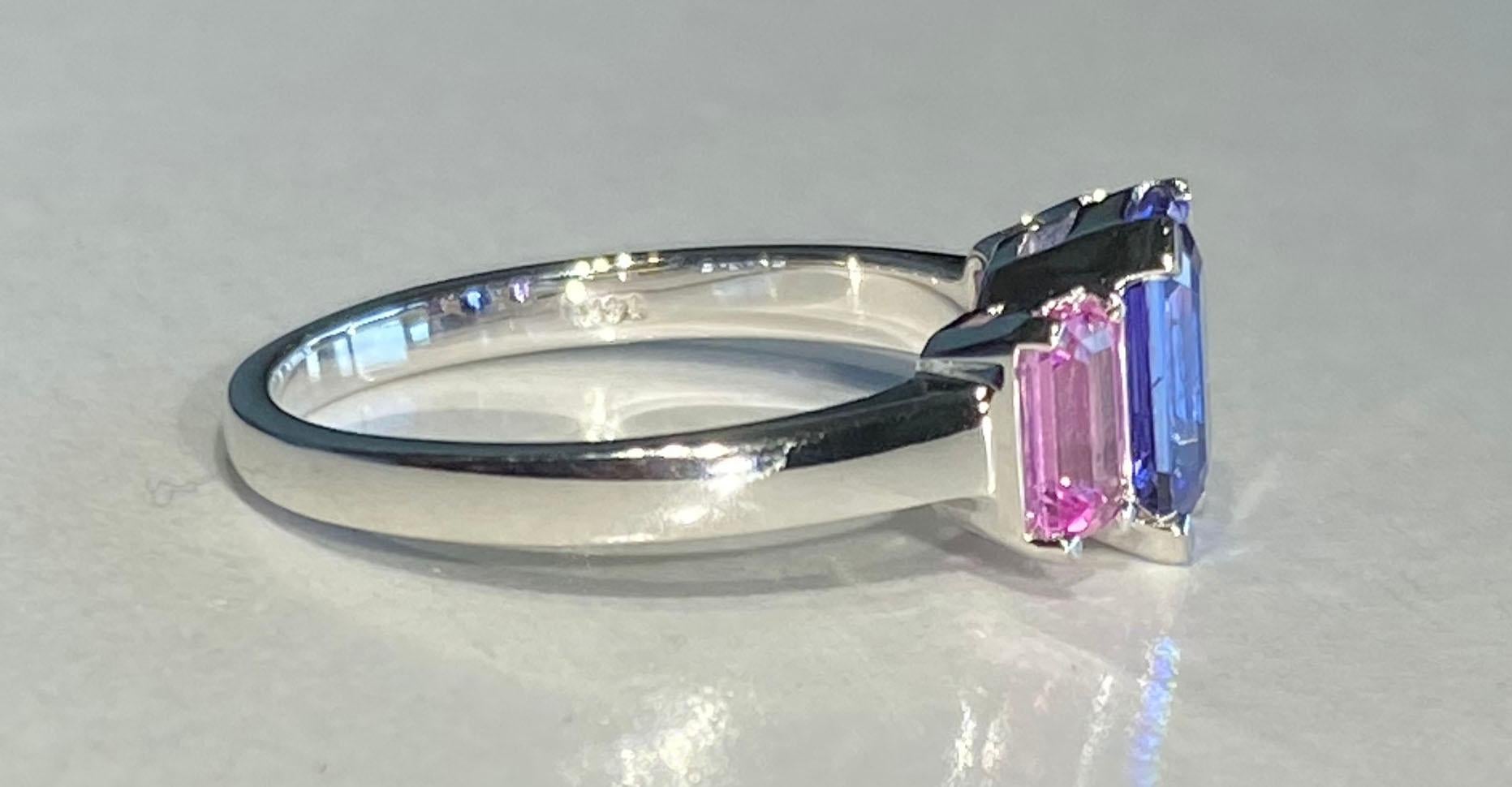 Ring aus 14 Karat Weißgold mit Tansanit und rosa Saphir Damen im Angebot
