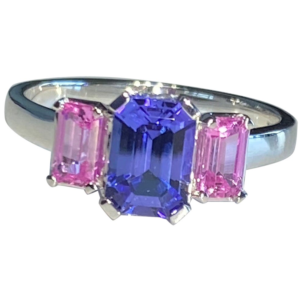 Ring aus 14 Karat Weißgold mit Tansanit und rosa Saphir im Angebot