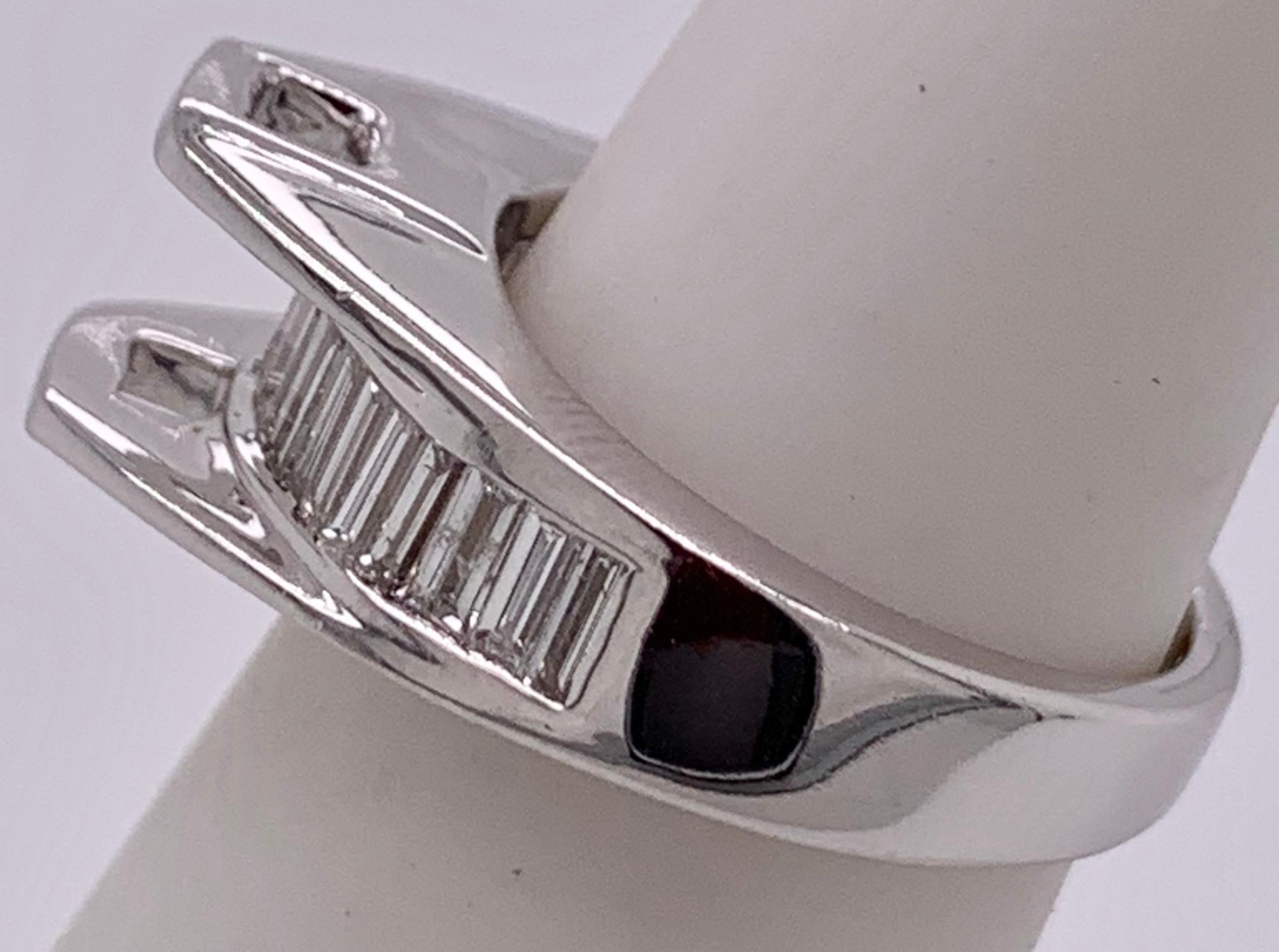 14 Karat Weißgold Ring Ehering mit Diamant Baguettes im Zustand „Gut“ im Angebot in Stamford, CT