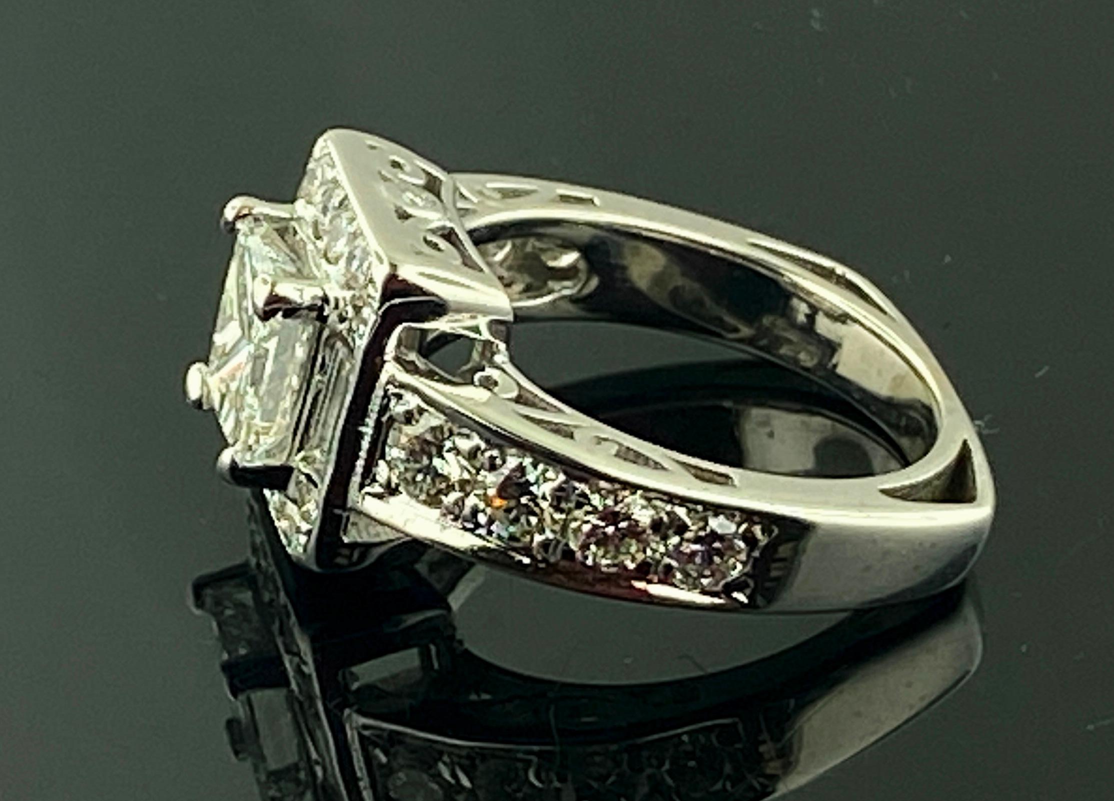 Women's or Men's 14KT White Gold Ring with 1.75 ct Princess Cut  and 24 Diamonds For Sale