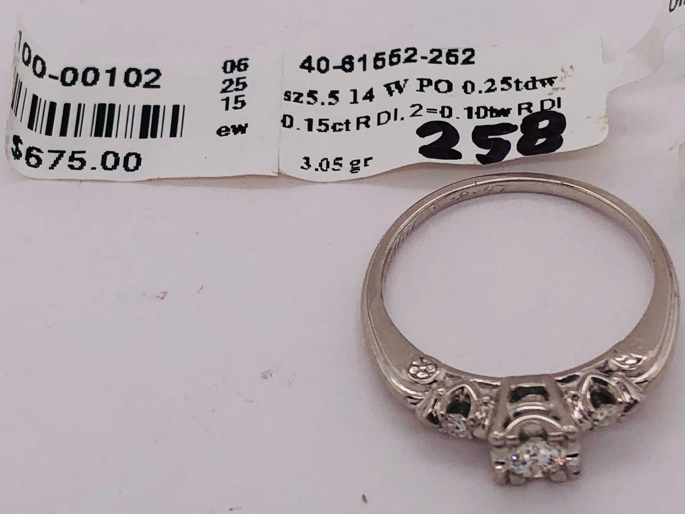 14 Karat White Gold Ring with Diamond For Sale 5