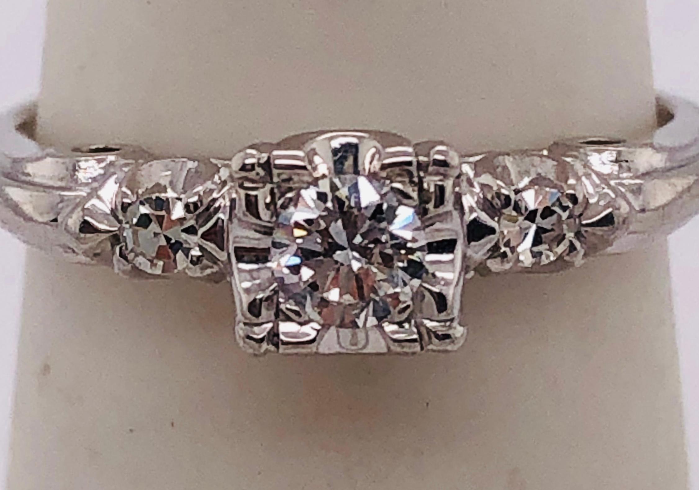 14 Karat White Gold Ring with Diamond For Sale 1