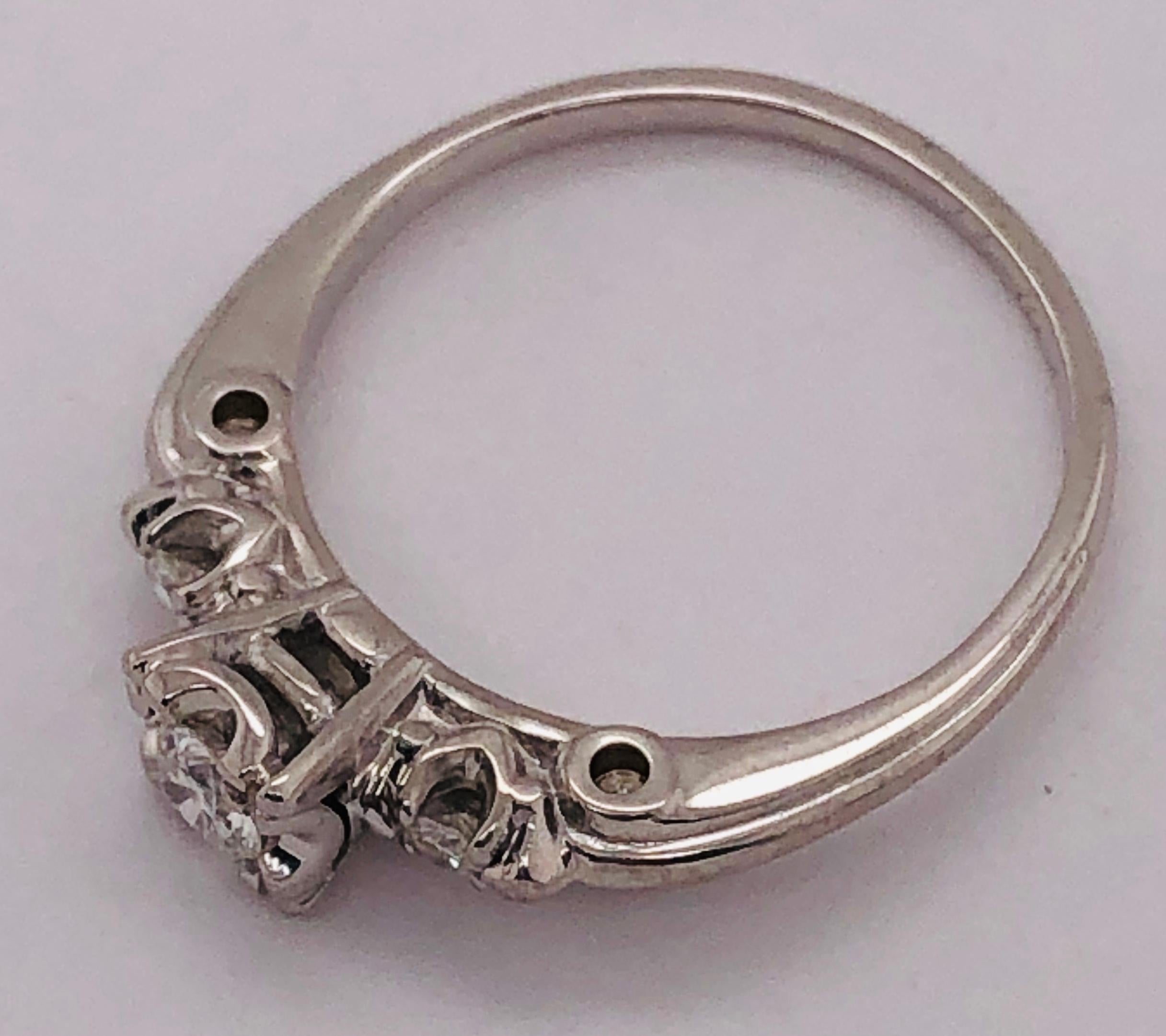 14 Karat White Gold Ring with Diamond For Sale 3
