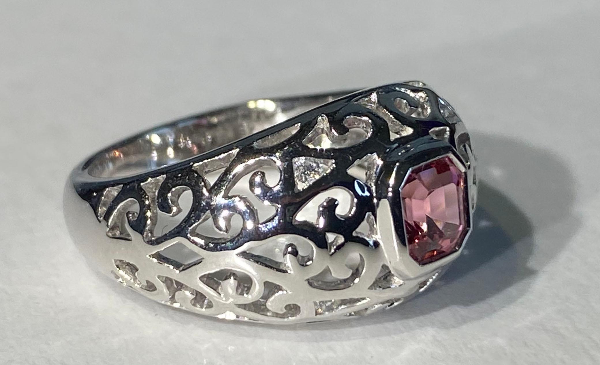 14kt White Gold Ring with Diamonds & Pink Spinel For Sale 1