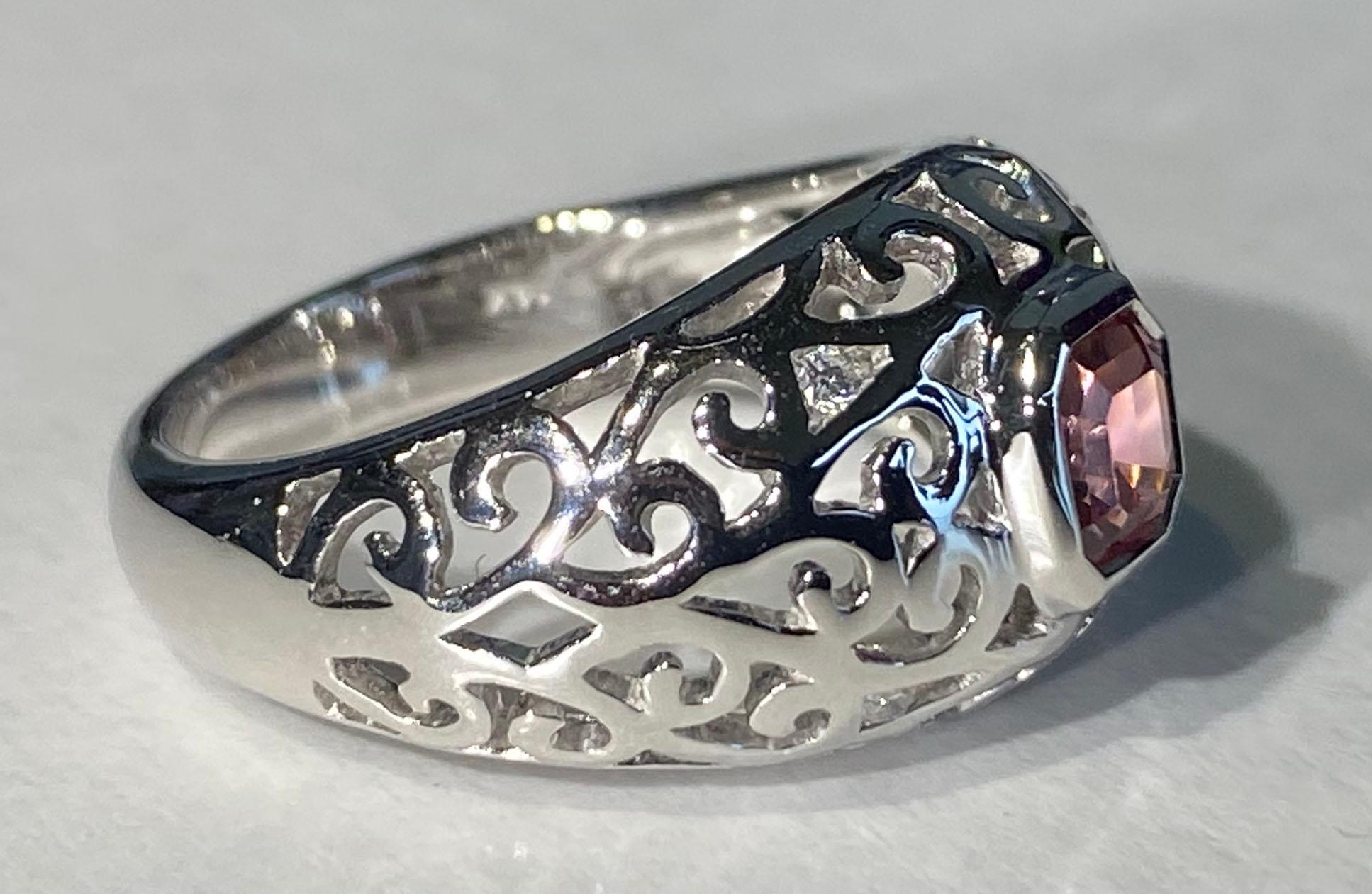 14kt White Gold Ring with Diamonds & Pink Spinel For Sale 2