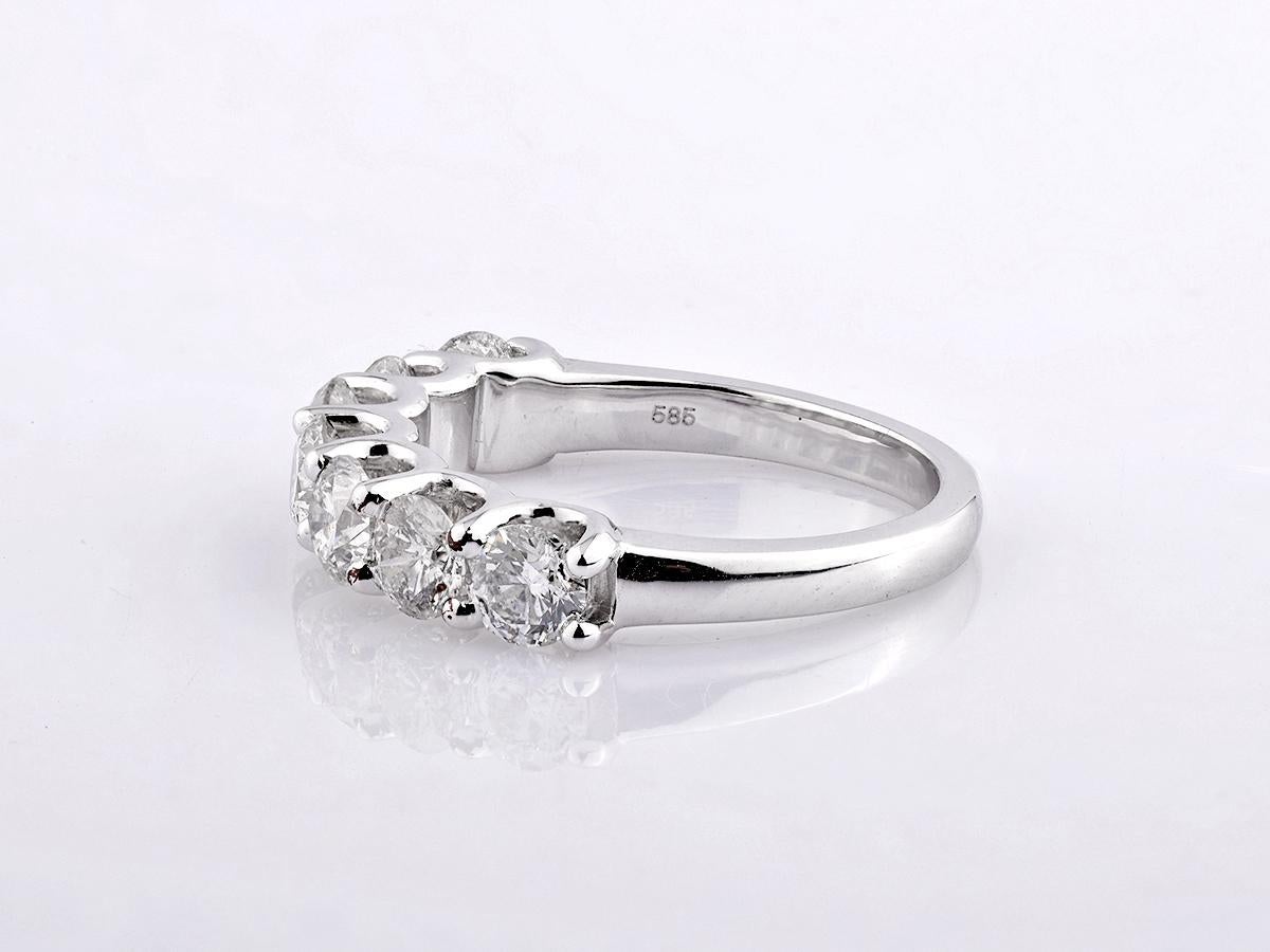 14KT Weißgold Runder Brillant Diamant Halbe Ewigkeit Ring (Rundschliff) im Angebot