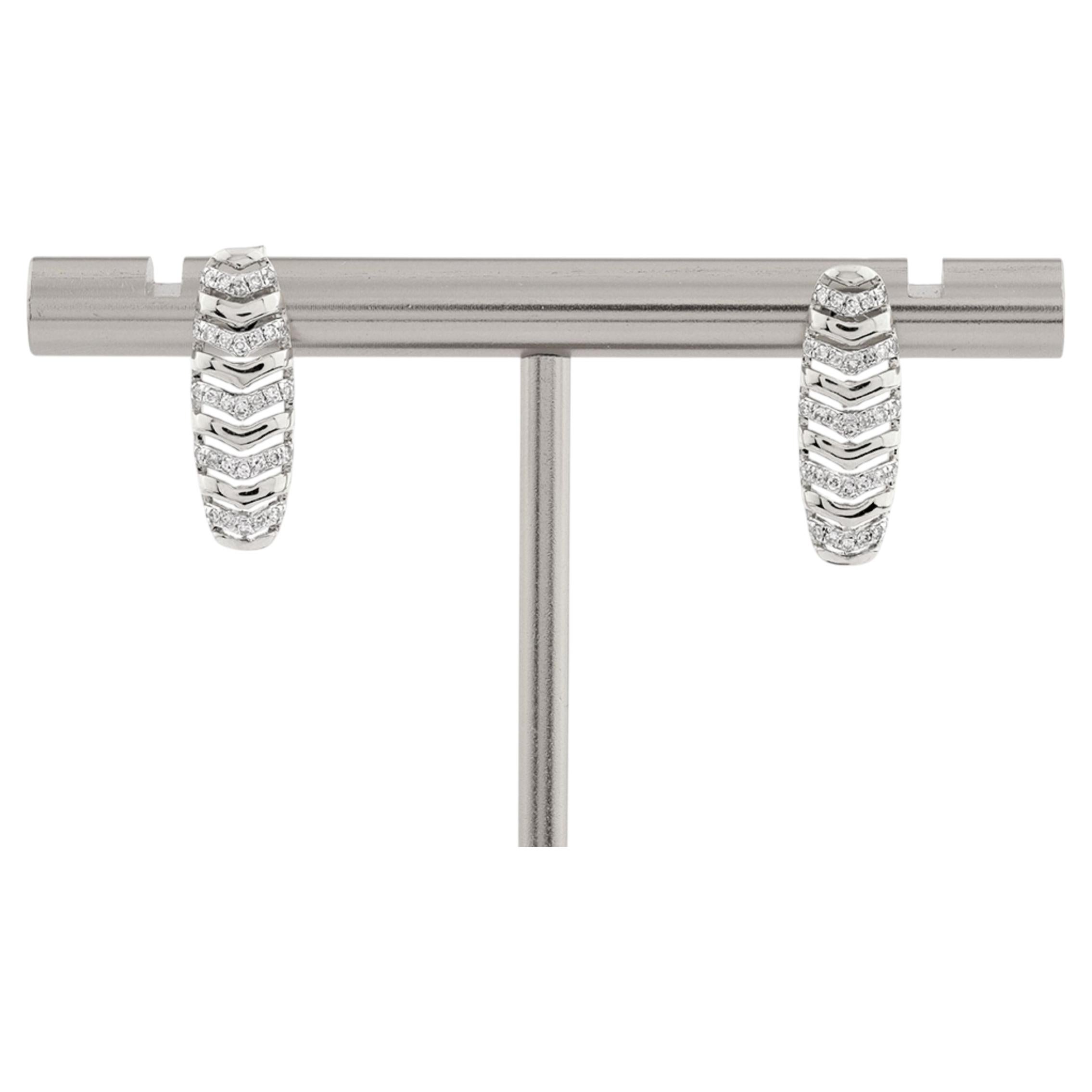 14KT White Gold Round Chevron Diamond Openwork Stud Earrings For Sale