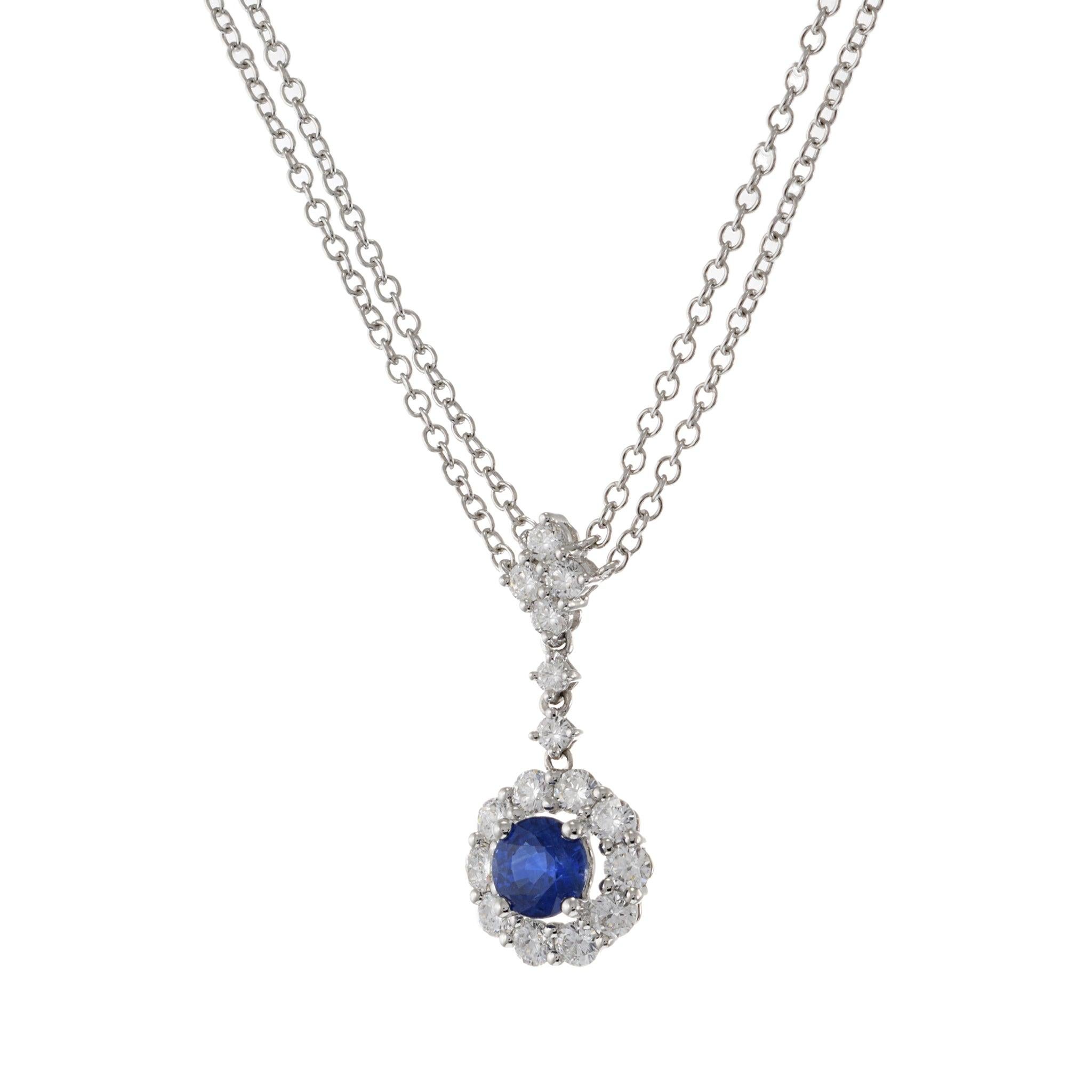 Moderno Ciondolo in oro bianco 14KT con zaffiro blu taglio rotondo e diamante con doppia catena in vendita