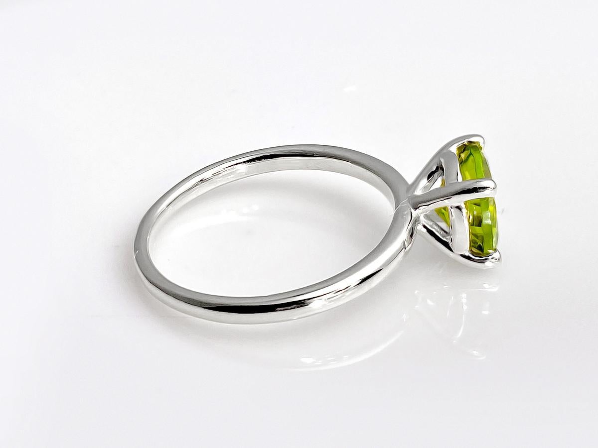 14KT Weißgold Rund Peridot Solitär Ring (Rundschliff) im Angebot