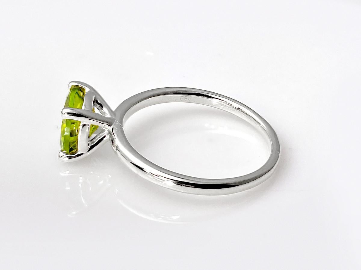 14KT Weißgold Rund Peridot Solitär Ring im Zustand „Neu“ im Angebot in Antwerp, BE
