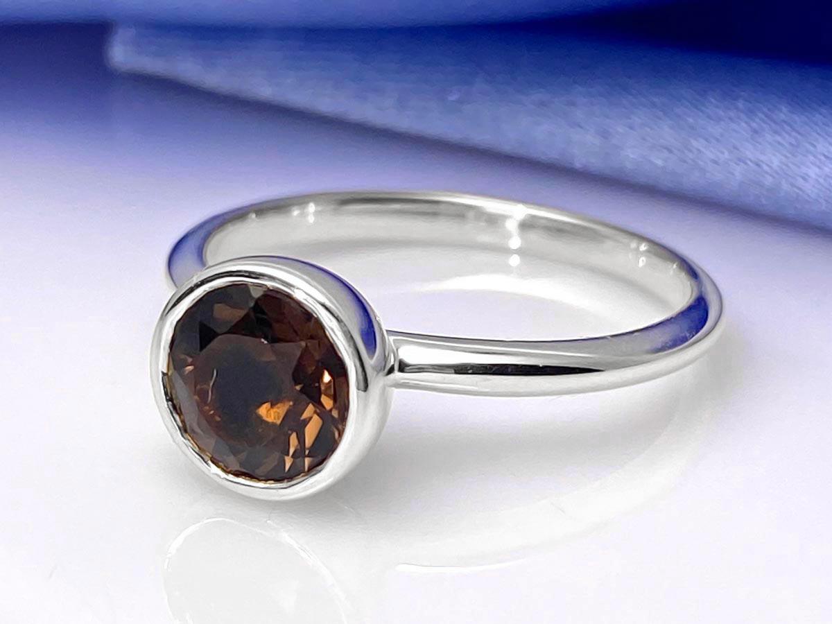 De las mujeres Anillo biselado de cuarzo ahumado redondo de oro blanco de 14 quilates en venta