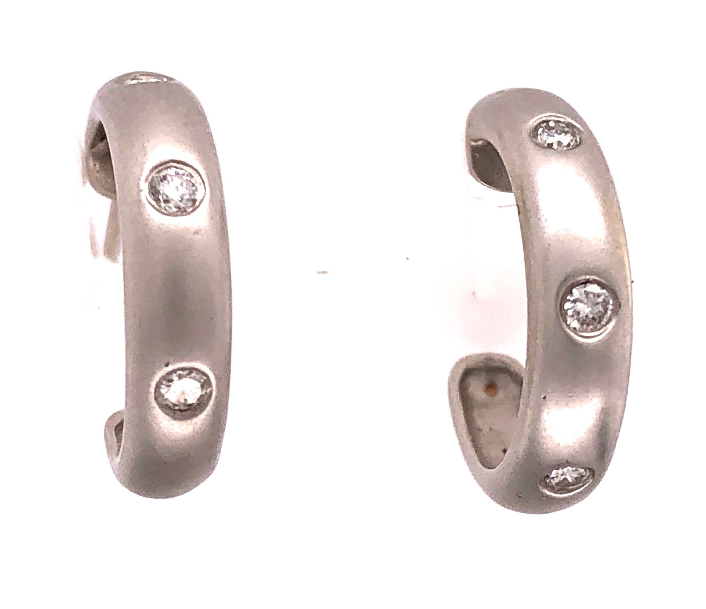 14 Karat White Gold Round Three Diamond Earrings In Good Condition For Sale In Stamford, CT