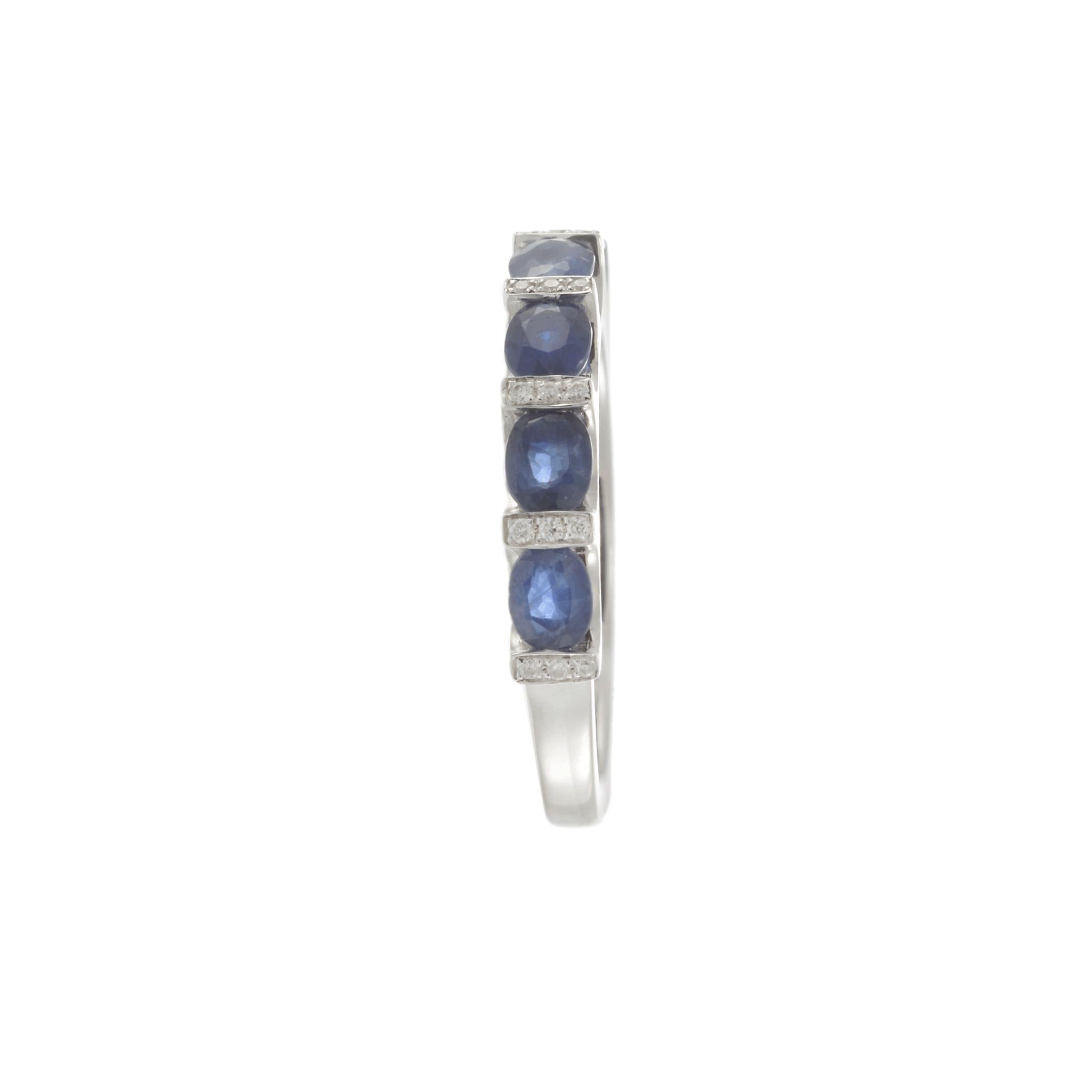 Anello alternato con zaffiro e diamante in oro bianco 14KT In condizioni Nuovo in vendita a New York, NY
