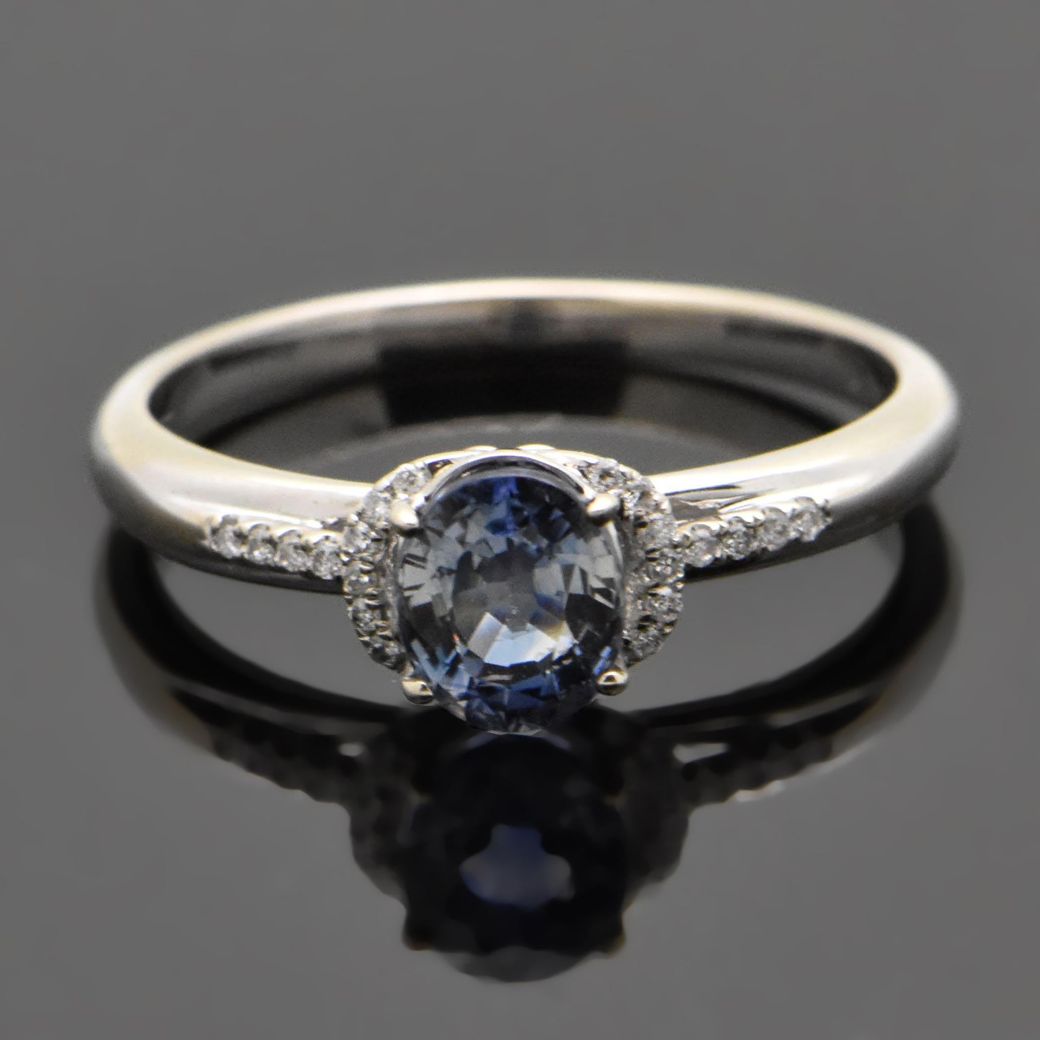 Contemporary 14 Karat White Gold Sapphire and Diamond Ring For Sale