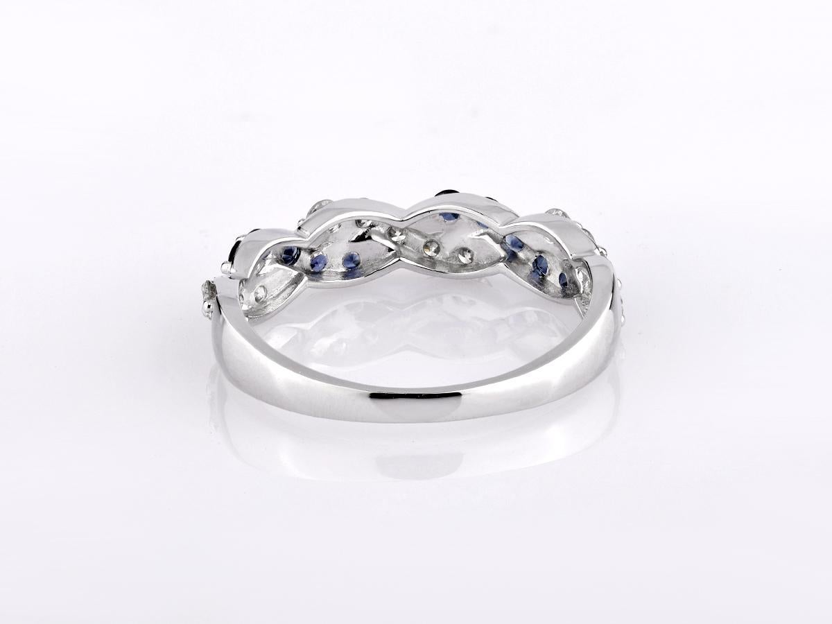 Donna Anello Twist con zaffiro e diamante in oro bianco 14KT in vendita