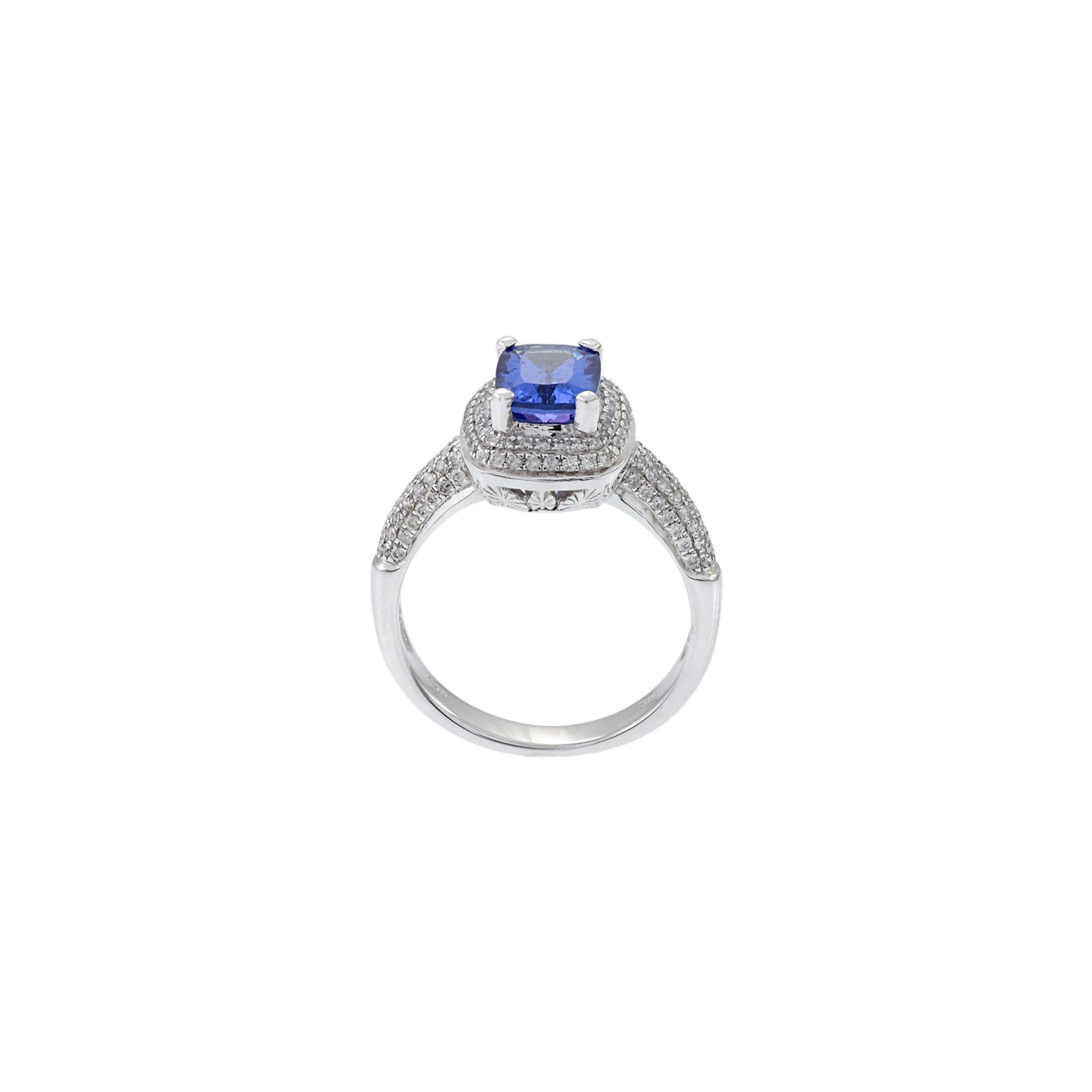 14KT White Gold Tanzanite And Diamond Ring In Excellent Condition For Sale In New York, NY