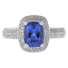 Anillo de oro blanco de 14 quilates con tanzanita y diamantes