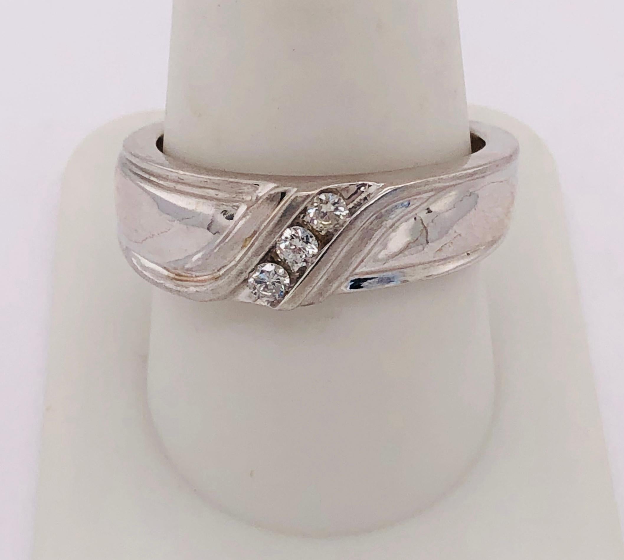 14Kt White Gold Three Diamond Ring .25 Total Diamond Weight
Size 10.25  7.95grams total weight.