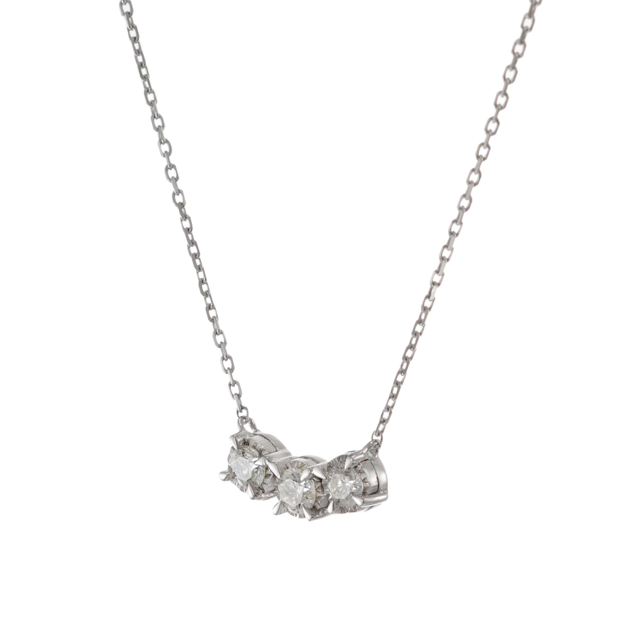 Moderno Collana con tre pietre e diamanti in oro bianco 14KT in vendita