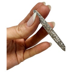 14KT white gold unisex brooch, year unknown Antique diamond brooch