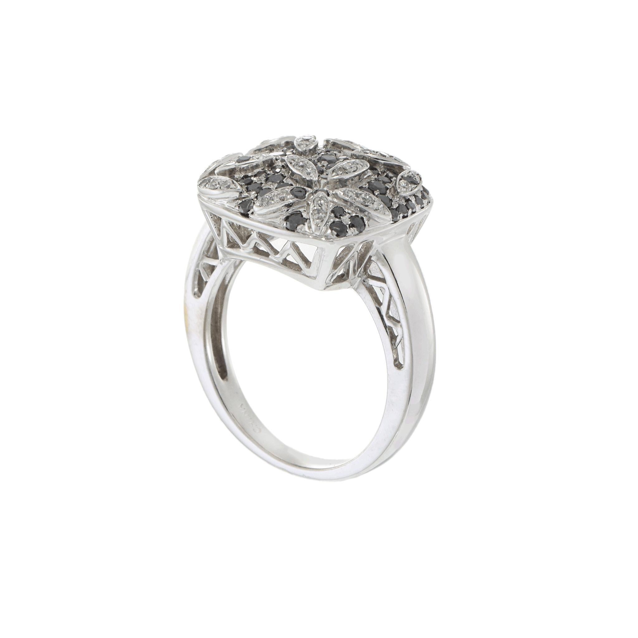 Round Cut 14KT White Gold White and Black Diamond Ring For Sale