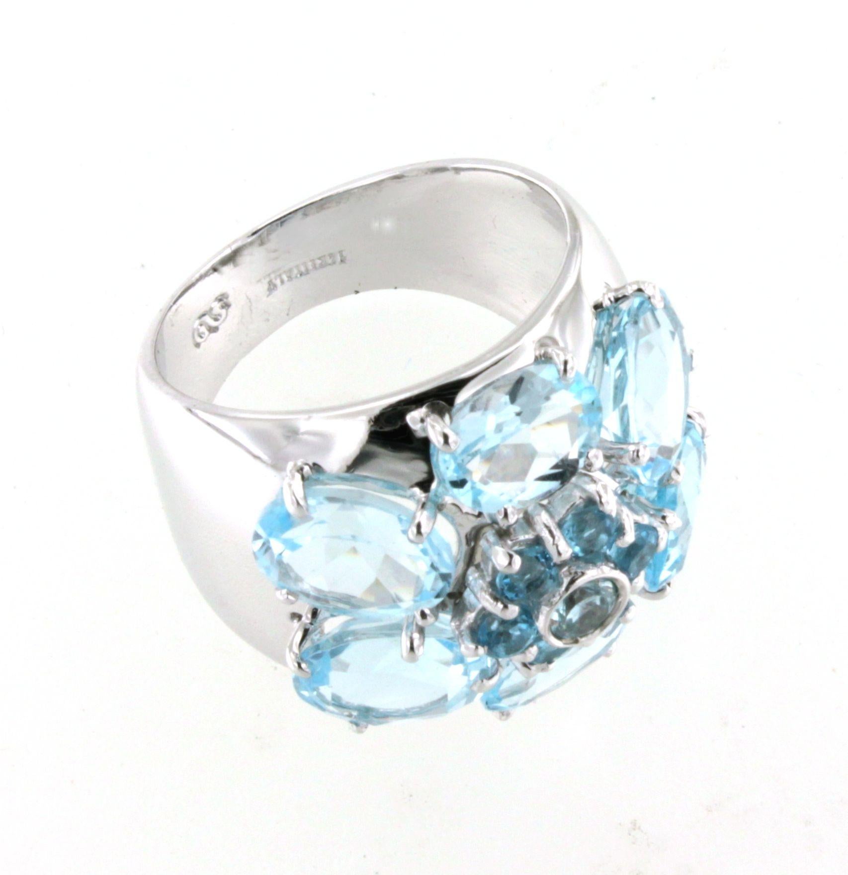 Bague de cocktail moderne en or blanc 14Kt avec topaze bleue en pierre naturelle en vente 4