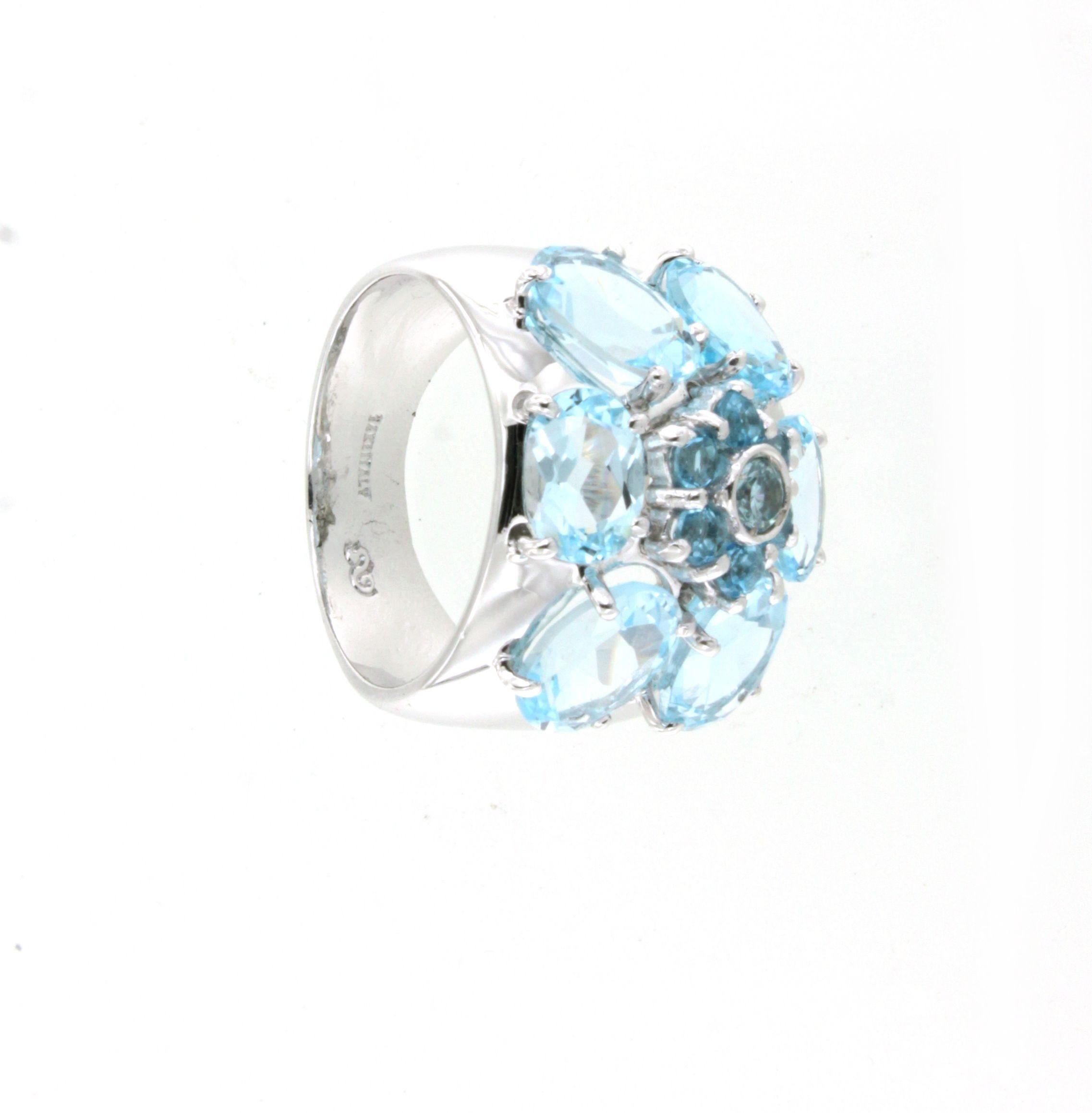 Bague de cocktail moderne en or blanc 14Kt avec topaze bleue en pierre naturelle Neuf - En vente à GALLARATE, IT