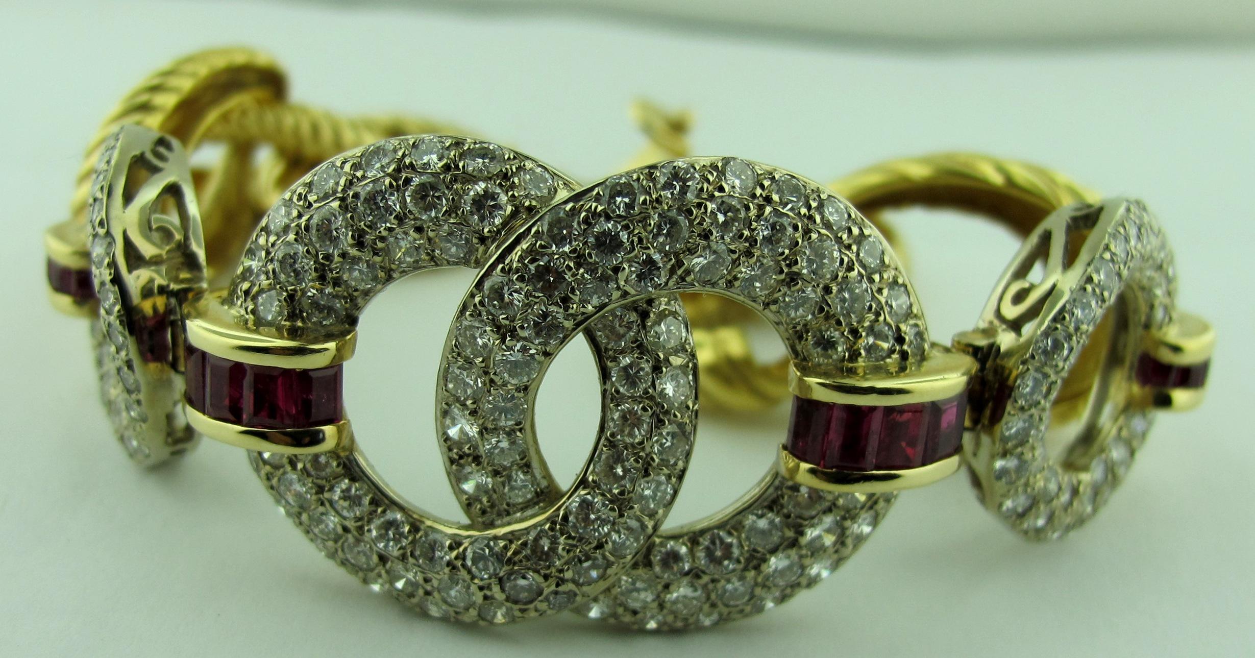 Diamant- und Rubin-Armband aus 14 Karat Weiß- und Gelbgold (Rundschliff) im Angebot