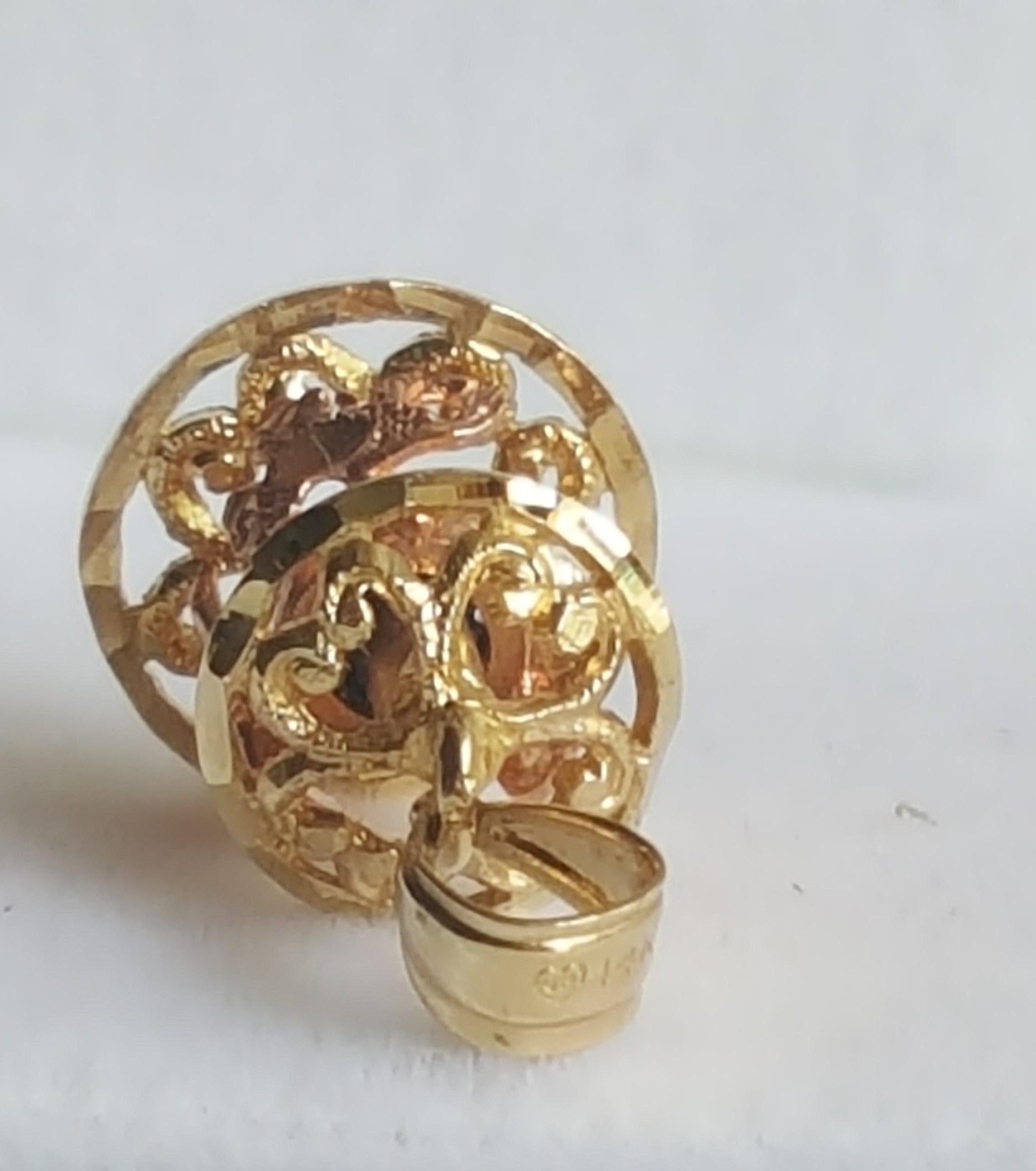 14 Karat Yellow and Rose Gold Carousel Pendant with Bail, 3-D Moveable Spins In Excellent Condition In Rancho Santa Fe, CA