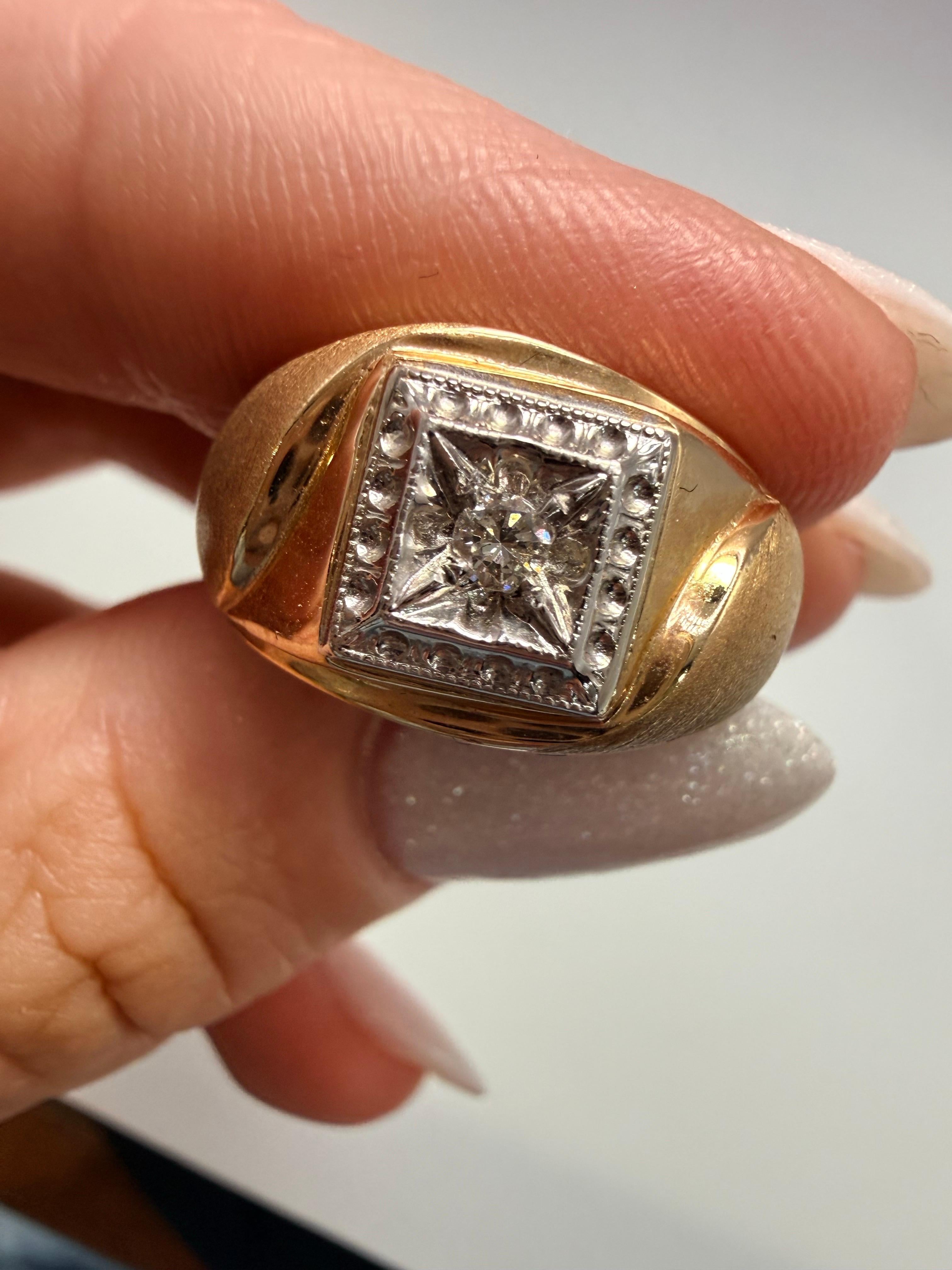 Anello con diamante giallo 14KT Anello con diamante da uomo anno sconosciuto In condizioni ottime in vendita a Boca Raton, FL