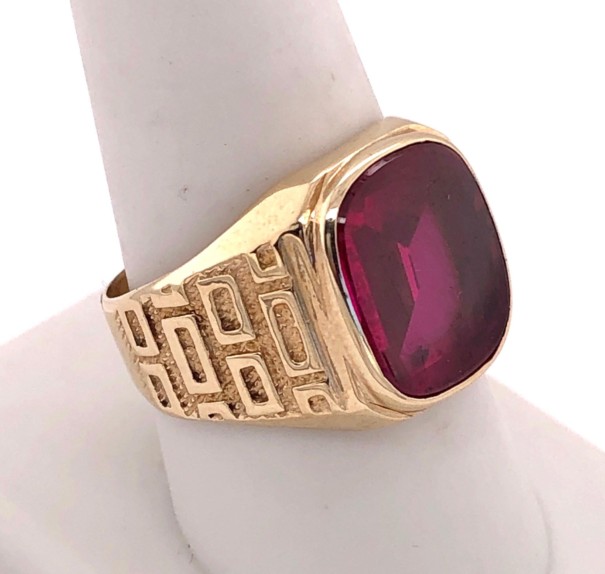 14 Karat Yellow Etched Gold and Garnet Solitaire Fashion Ring For Sale 5