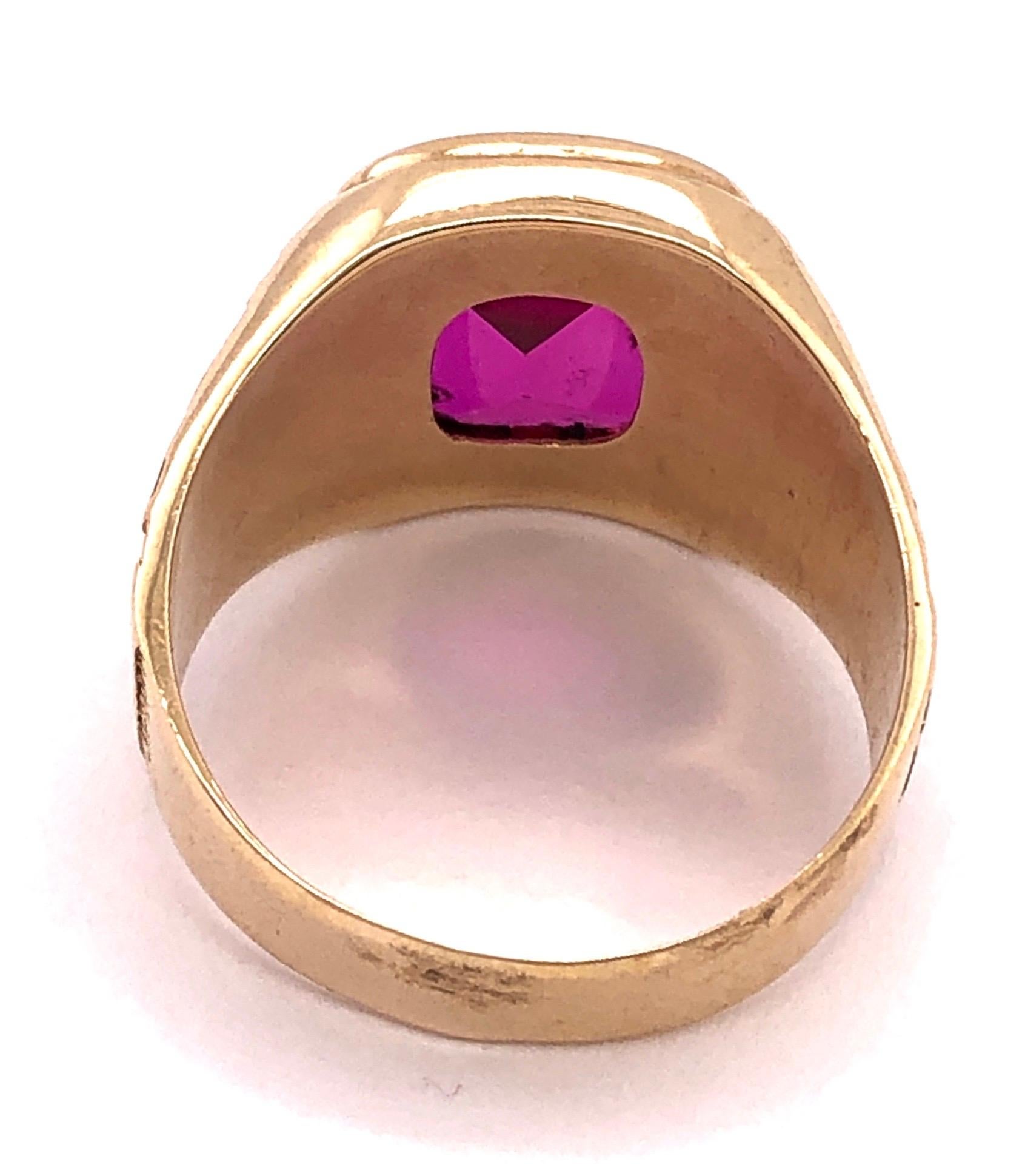 14 Karat Yellow Etched Gold and Garnet Solitaire Fashion Ring For Sale 7