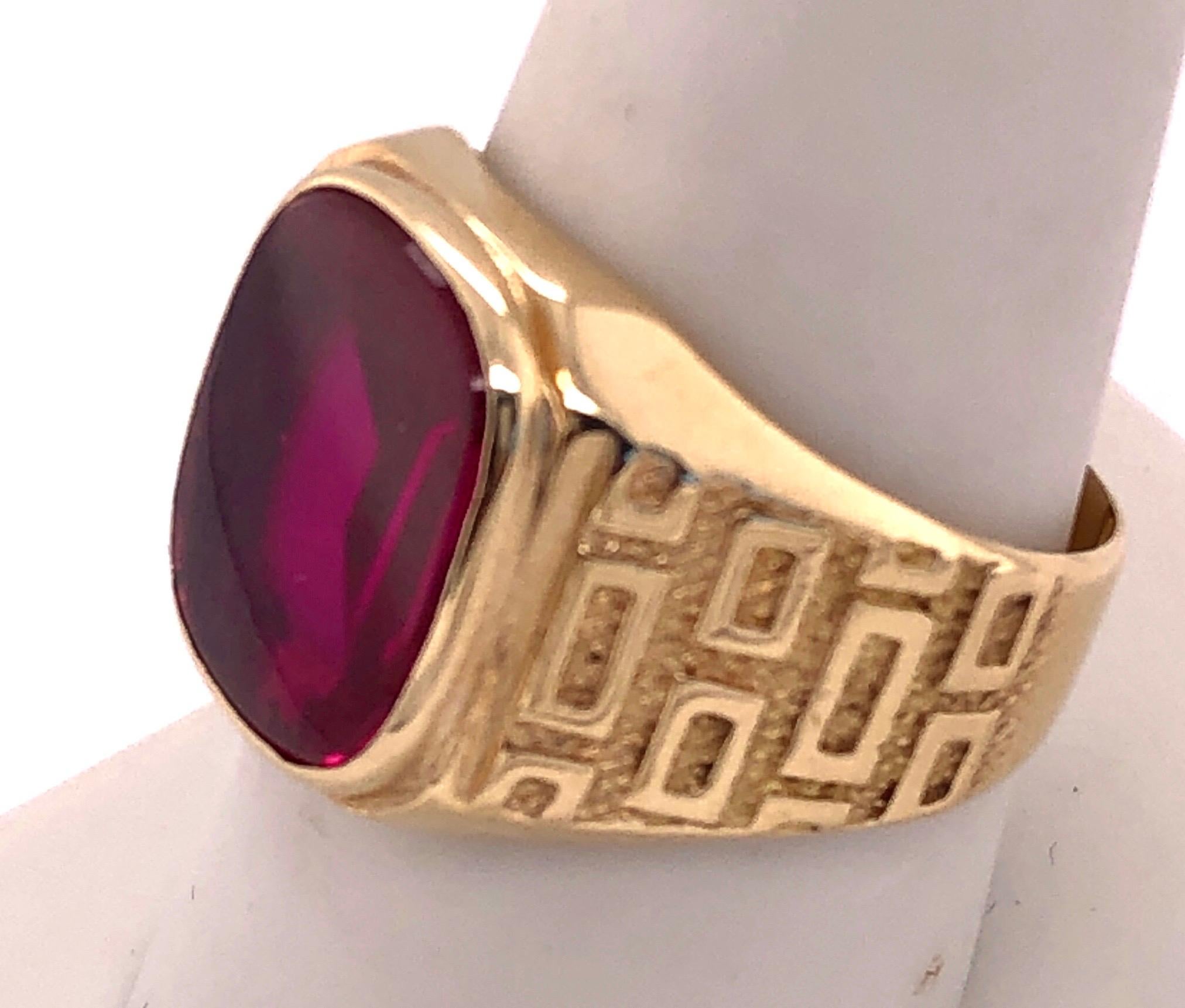 14 Karat Gelbgold geätzter Gold und Granat Solitär Mode Ring im Zustand „Gut“ im Angebot in Stamford, CT