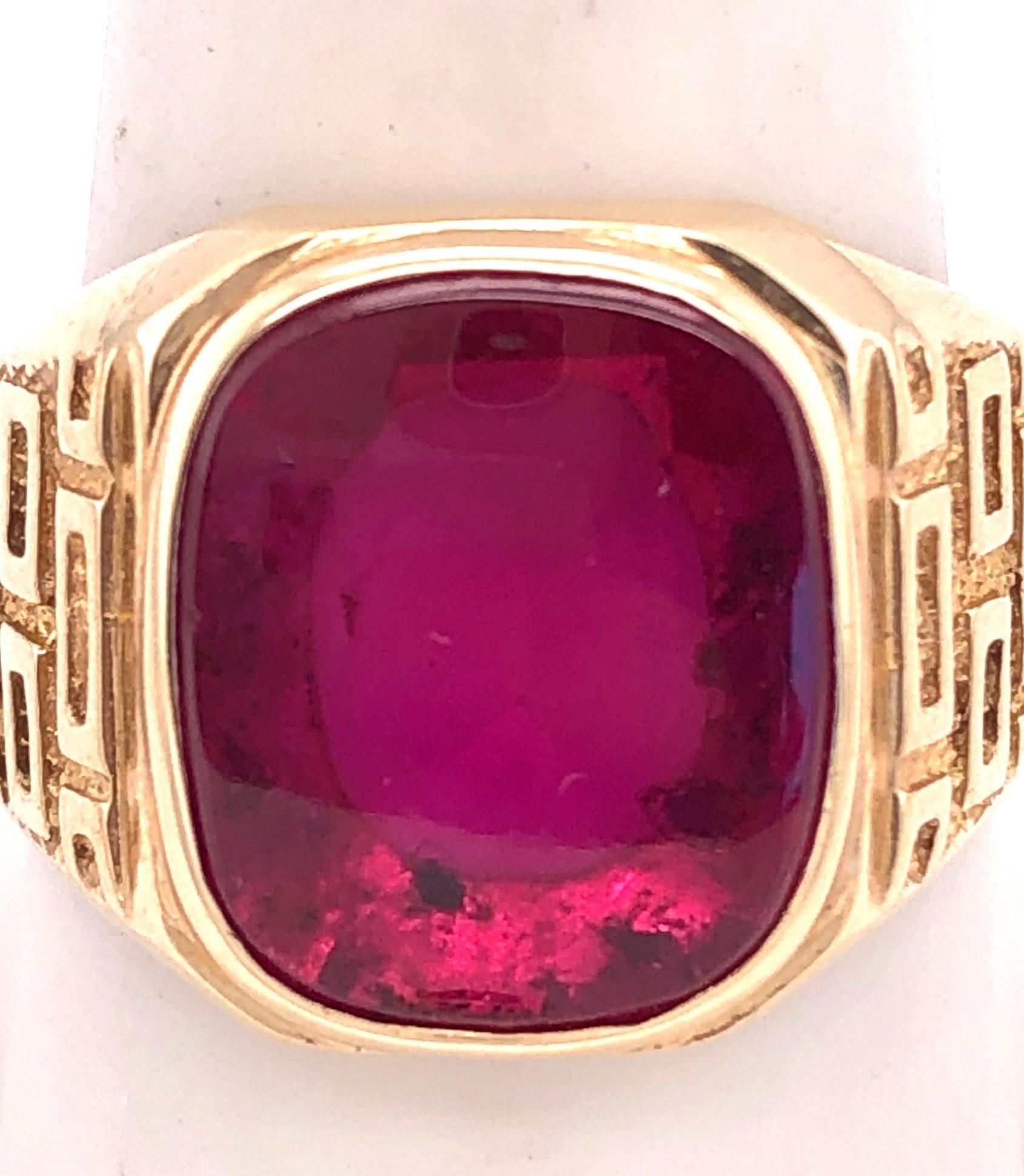 14 Karat Yellow Etched Gold and Garnet Solitaire Fashion Ring For Sale 2