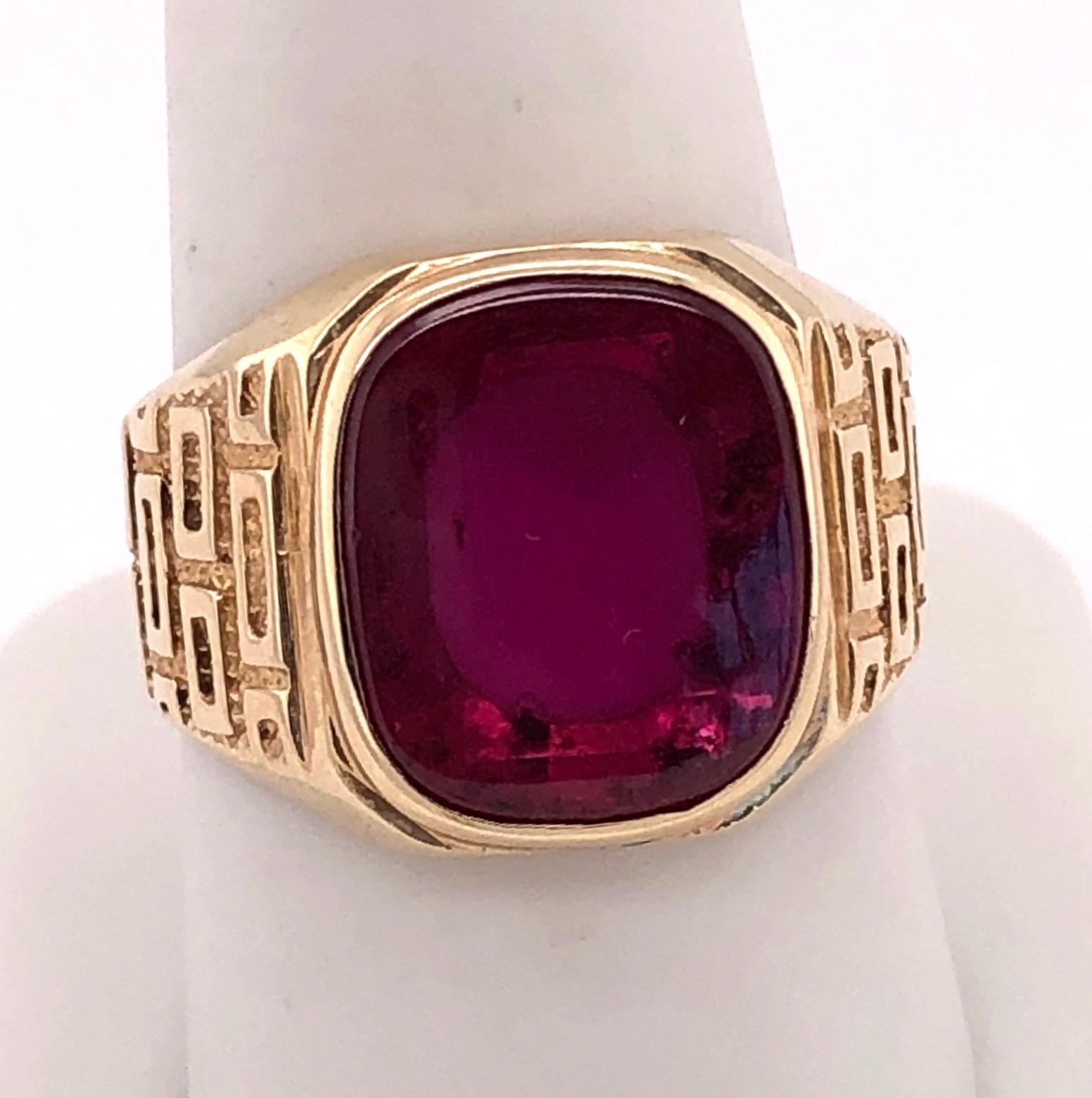 14 Karat Yellow Etched Gold and Garnet Solitaire Fashion Ring For Sale 3