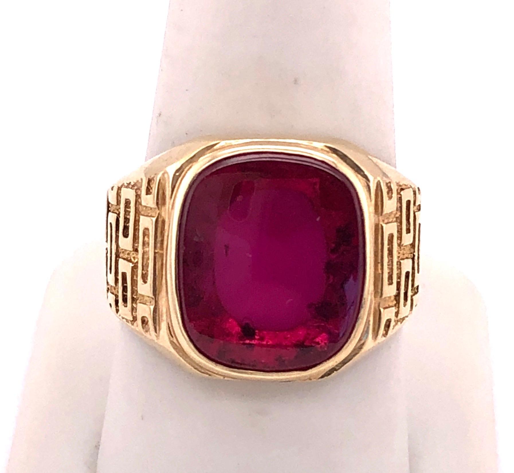 14 Karat Yellow Etched Gold and Garnet Solitaire Fashion Ring For Sale 4
