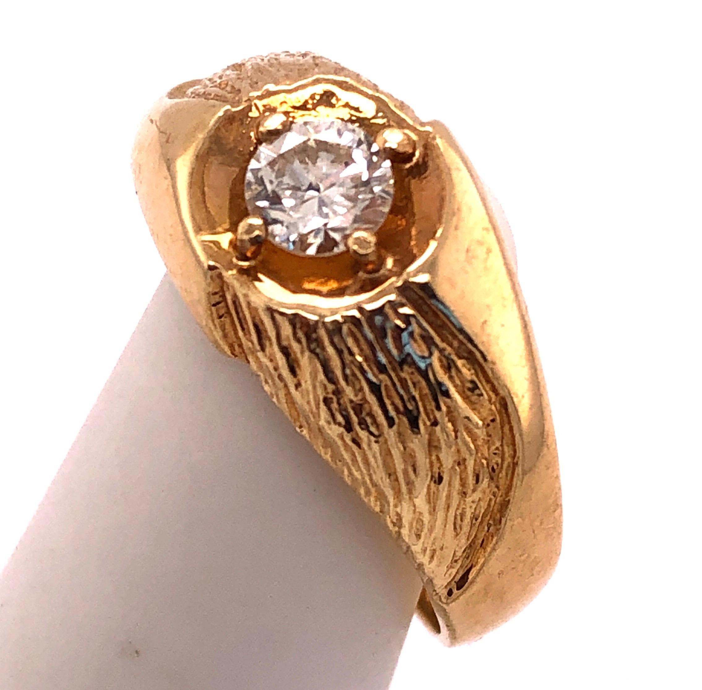 14 Karat Yellow Etched Gold Fashion Ring with Solitaire Round Diamond For Sale 5