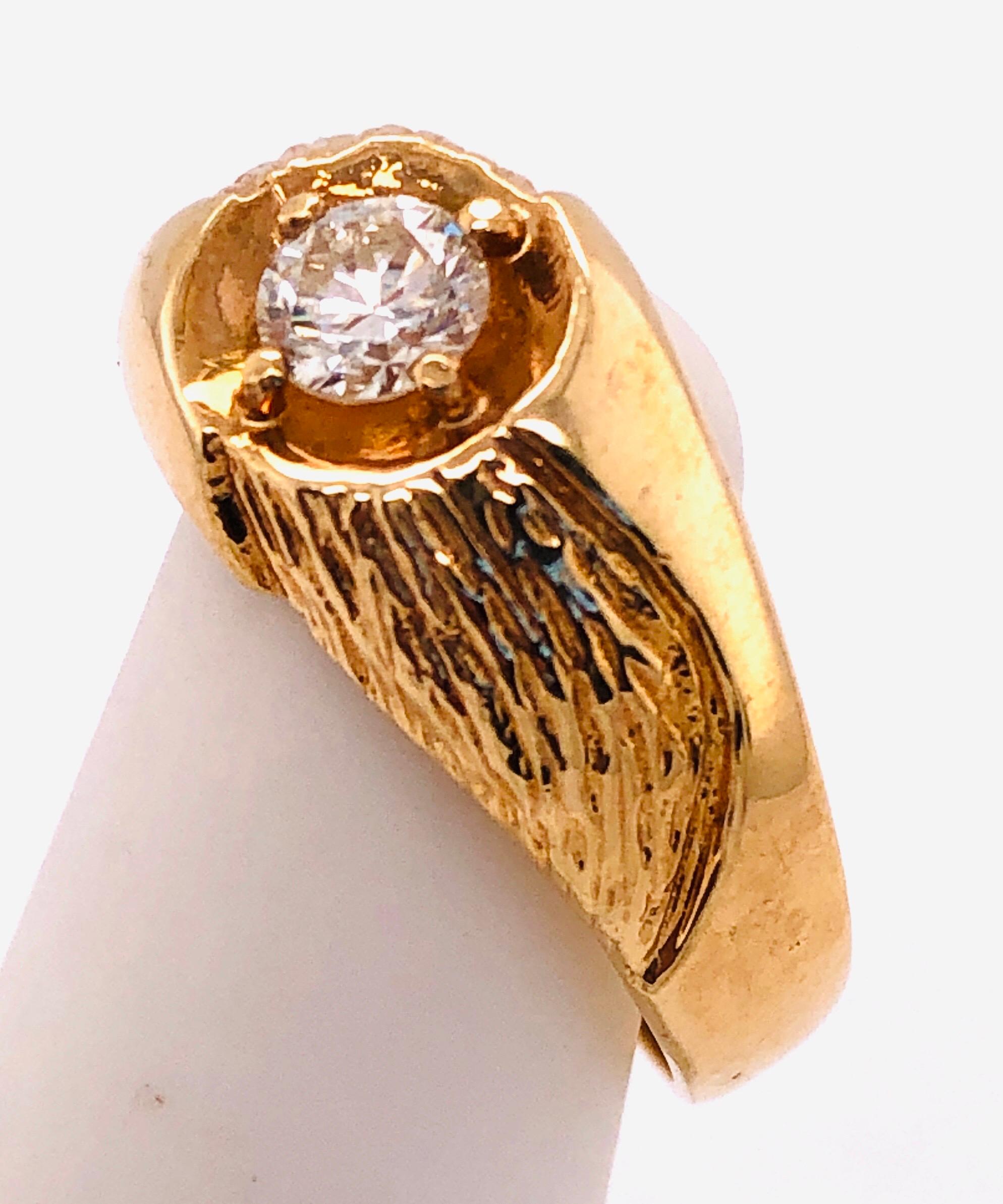 14 Karat Yellow Etched Gold Fashion Ring with Solitaire Round Diamond For Sale 6