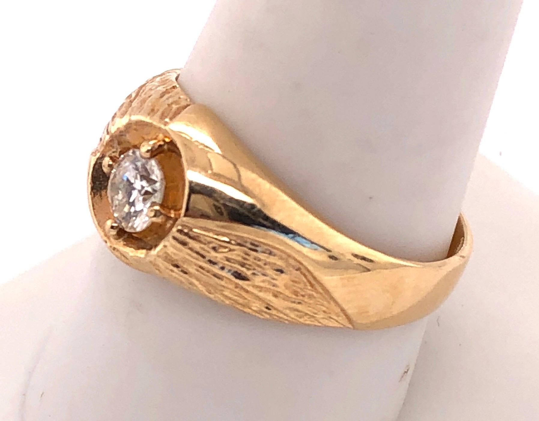 14 Karat Yellow Etched Gold Fashion Ring with Solitaire Round Diamond For Sale 7