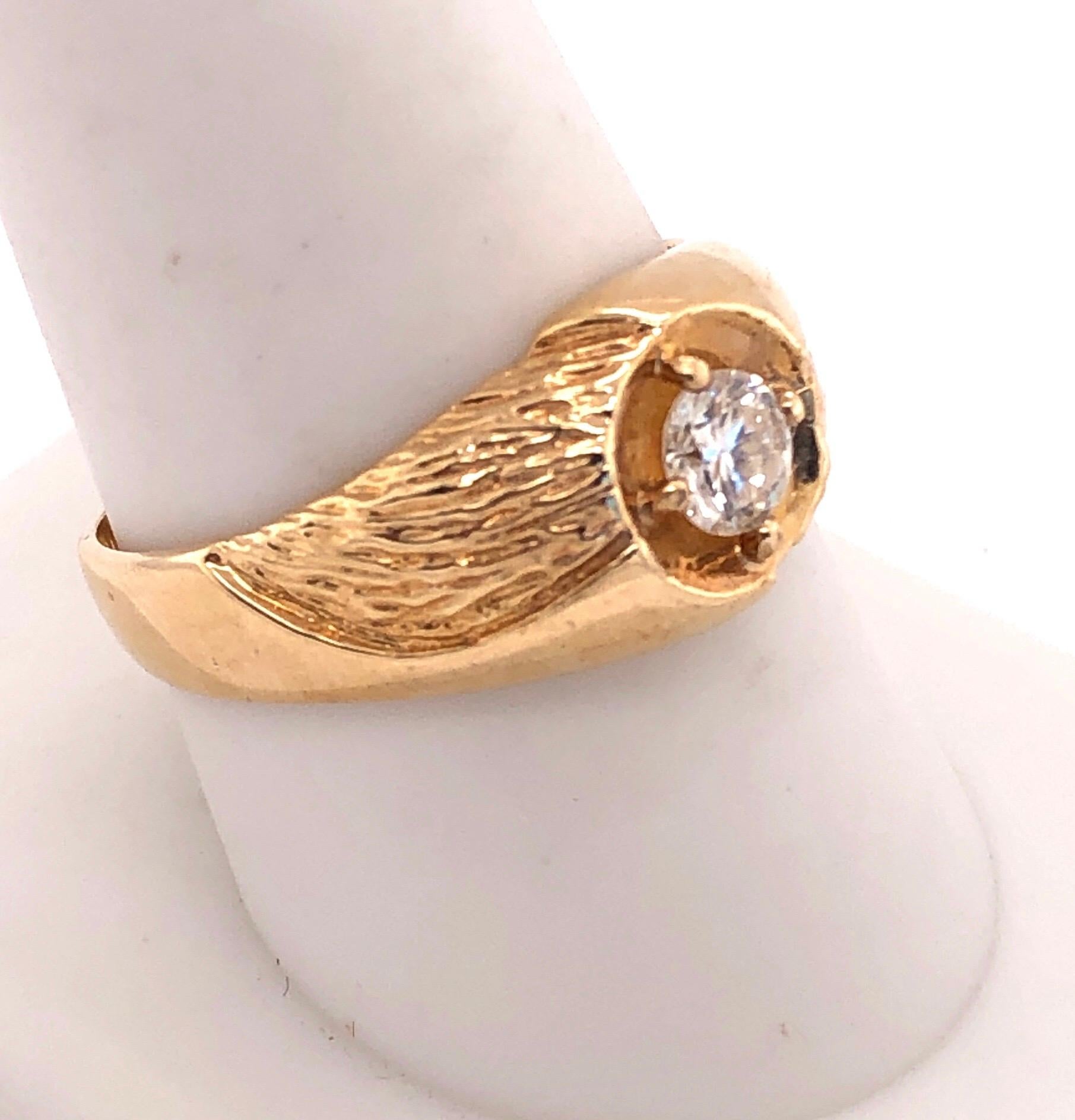 Women's or Men's 14 Karat Yellow Etched Gold Fashion Ring with Solitaire Round Diamond For Sale