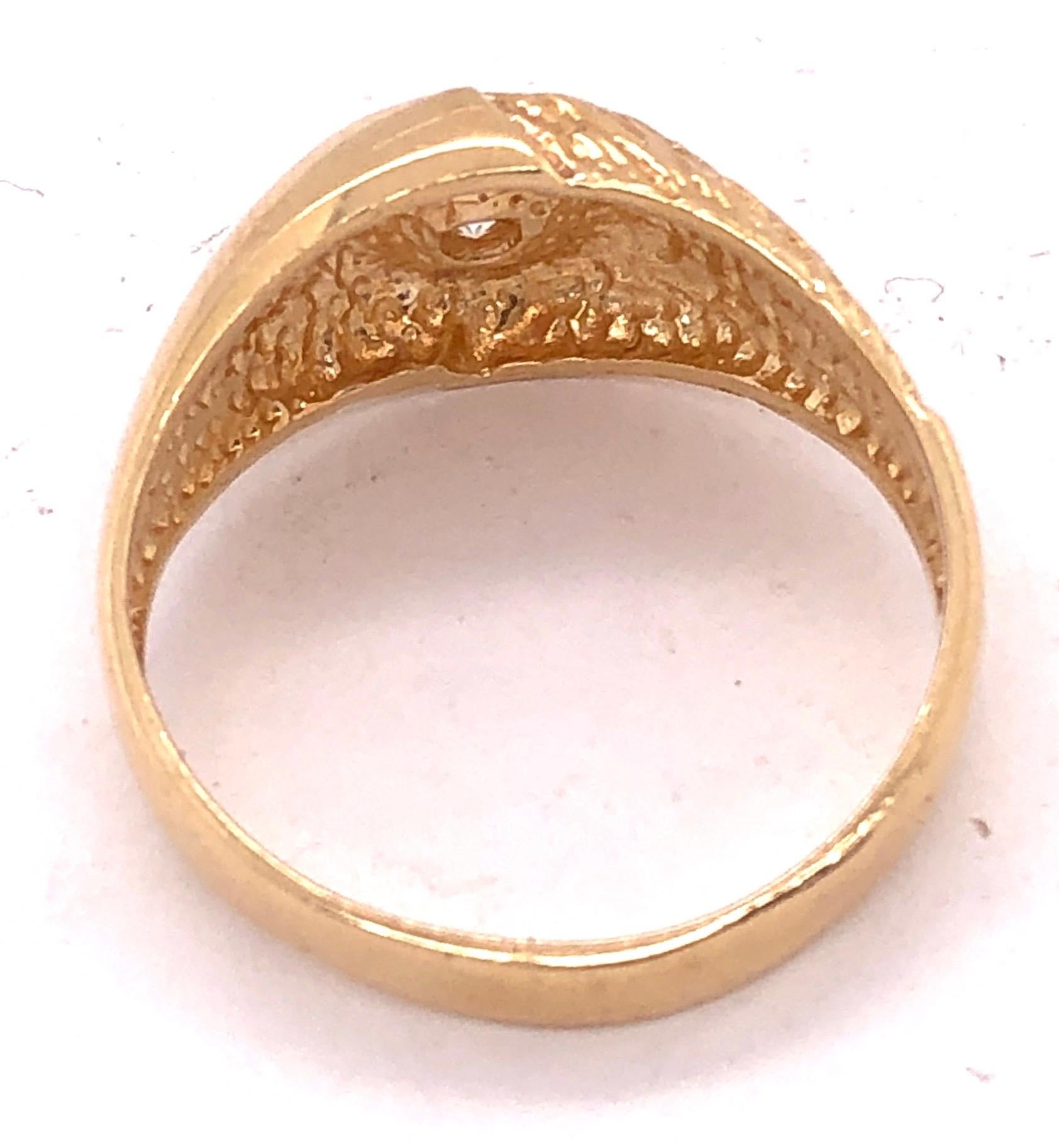 14 Karat Yellow Etched Gold Fashion Ring with Solitaire Round Diamond For Sale 3