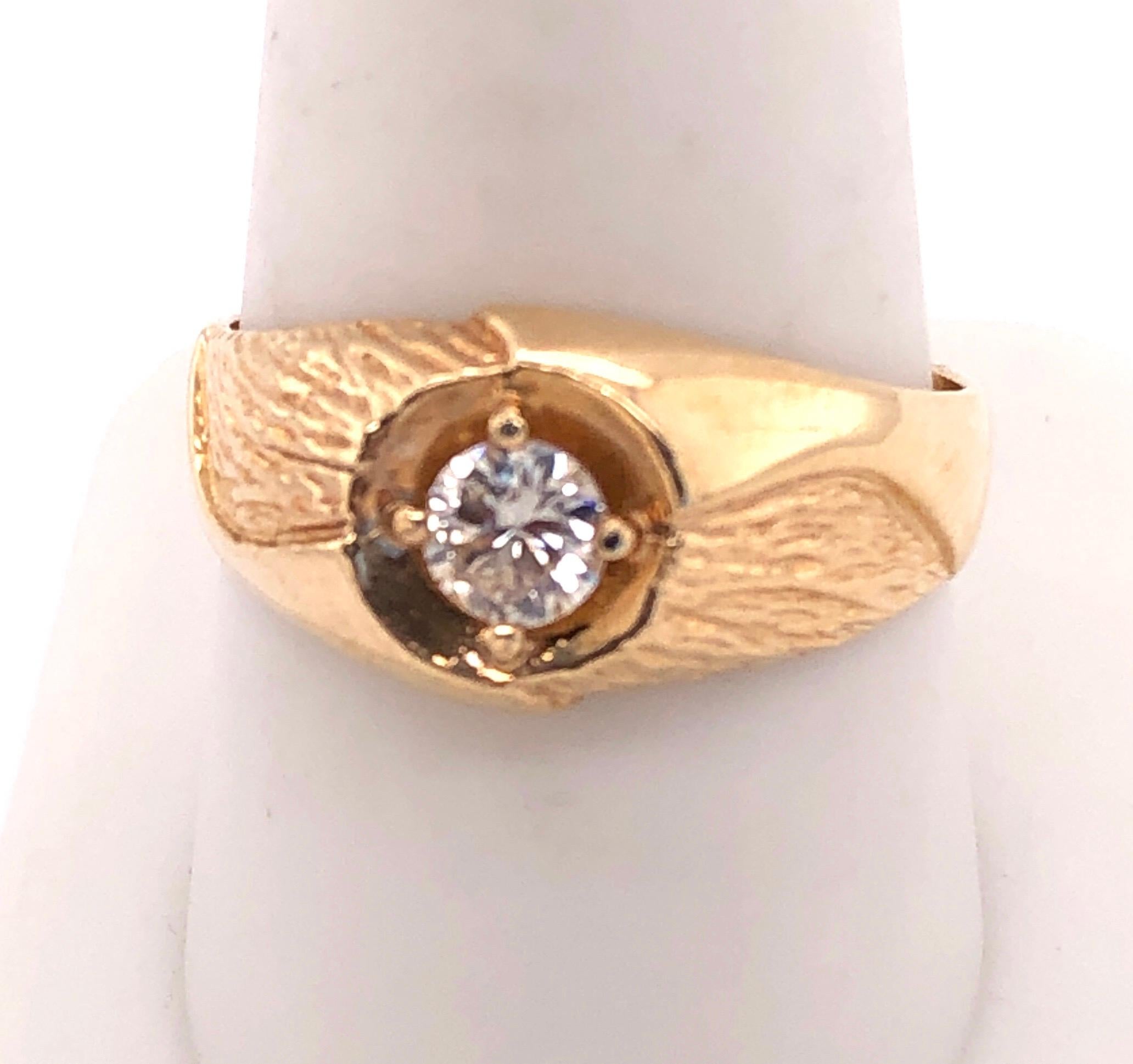 14 Karat Yellow Etched Gold Fashion Ring with Solitaire Round Diamond For Sale 4