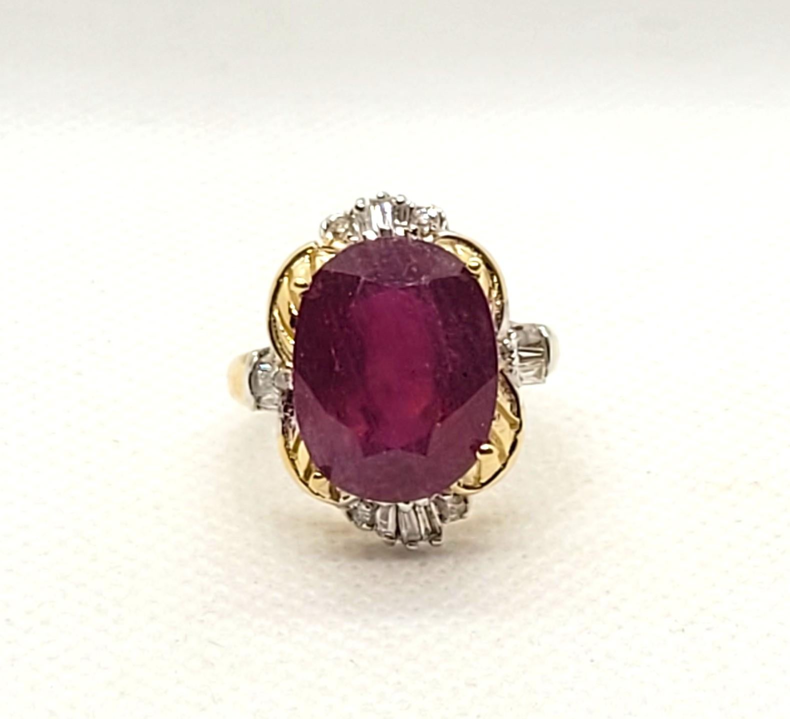 Donna Anello in oro giallo 14kt con rubino 10ct e diamante .30cttw, rubino ovale 15x11mm, rosso porpora in vendita